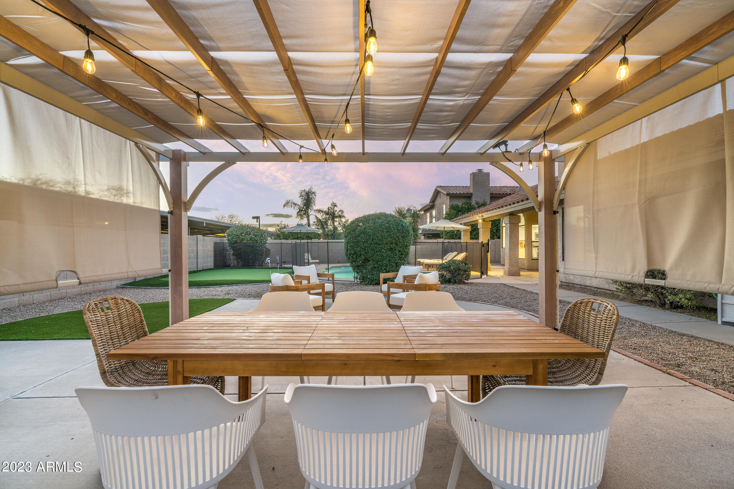 5335 E GROVERS Avenue