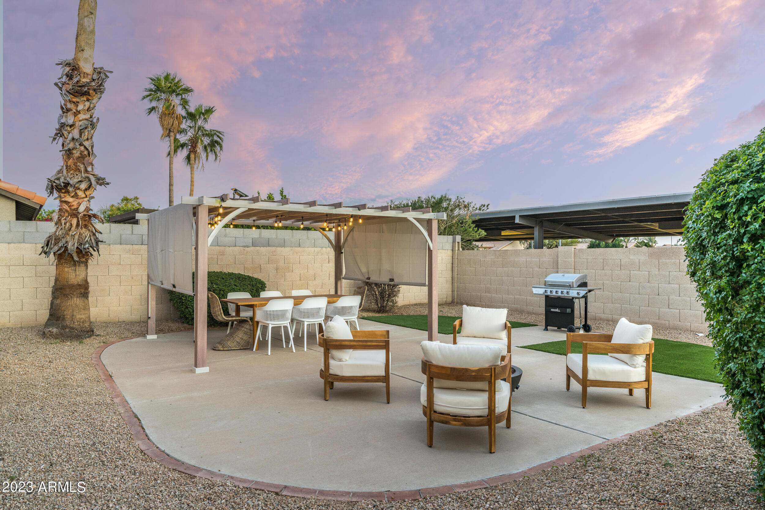 5335 E GROVERS Avenue