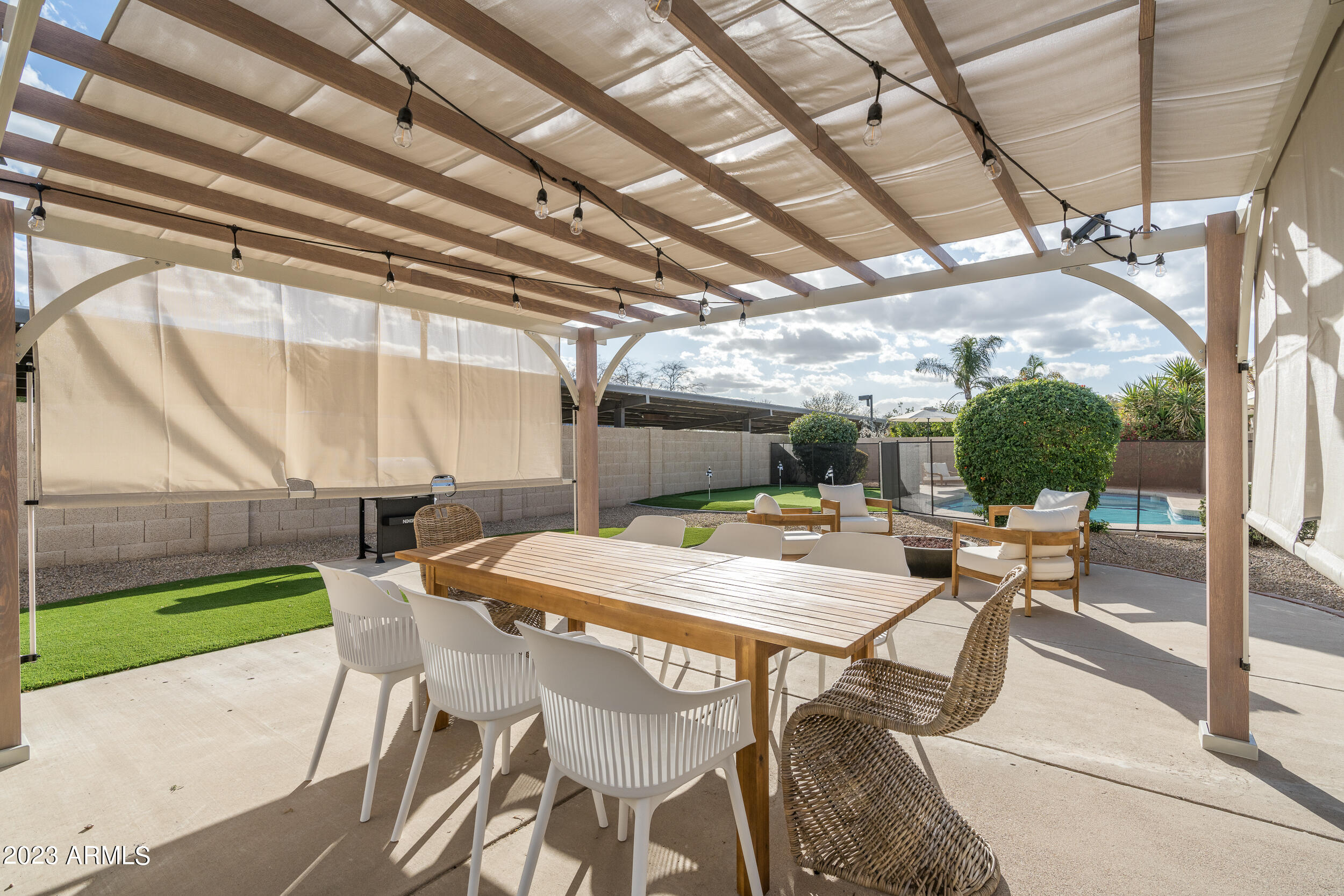 5335 E GROVERS Avenue