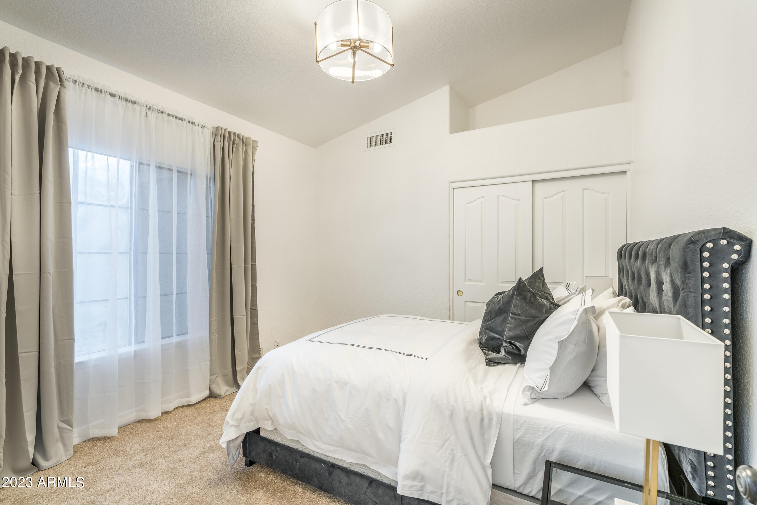 5335 E GROVERS Avenue