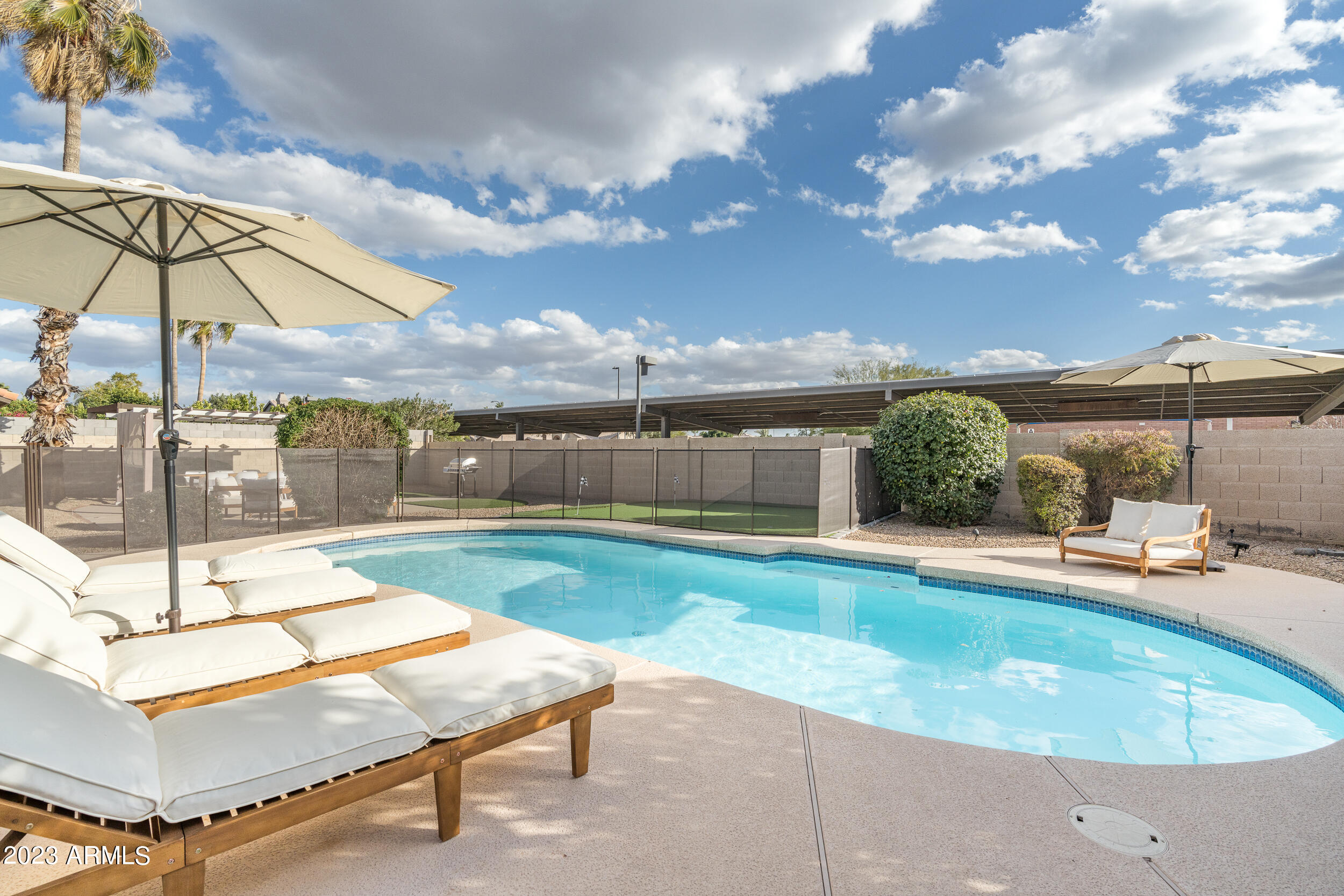 5335 E GROVERS Avenue