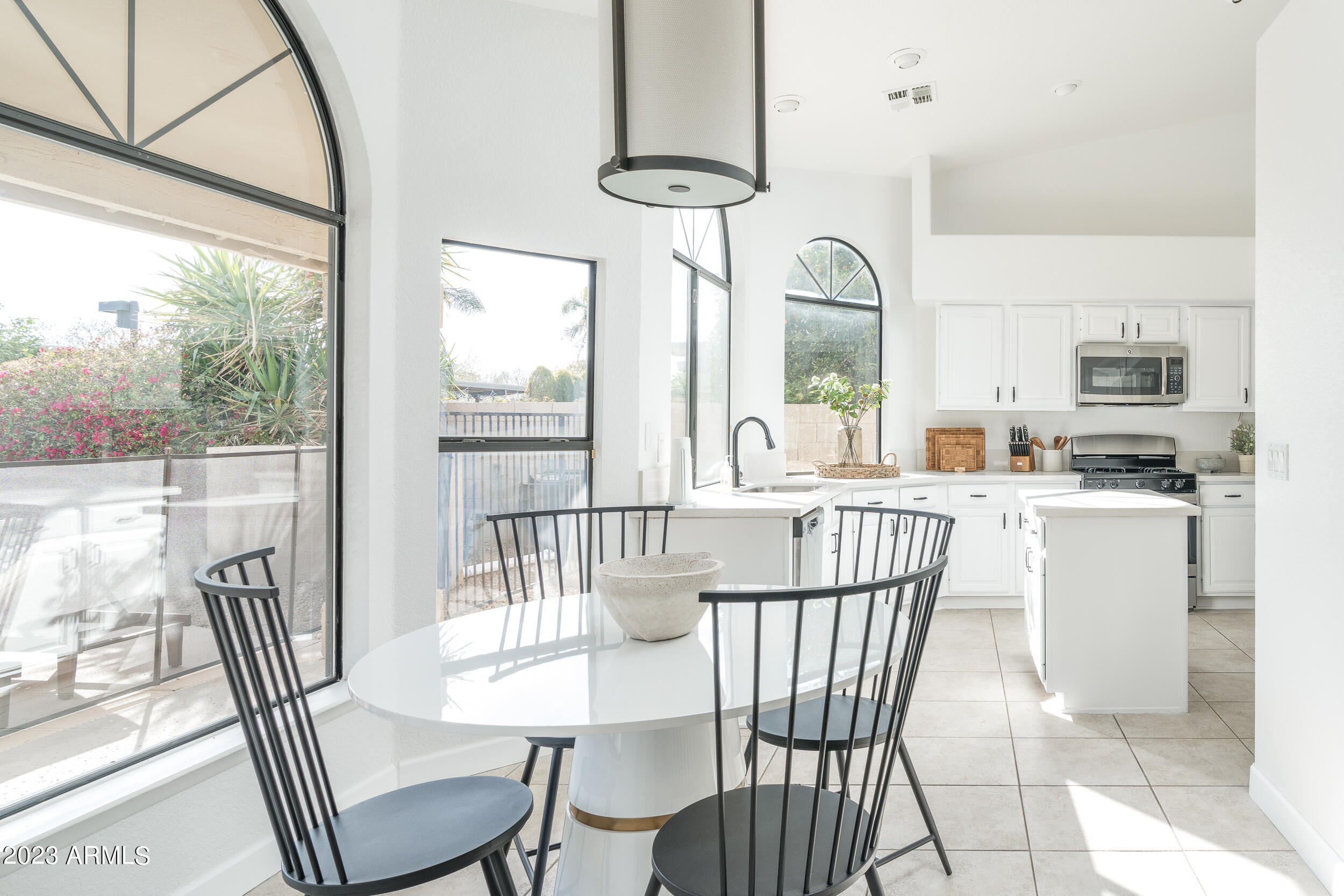 5335 E GROVERS Avenue