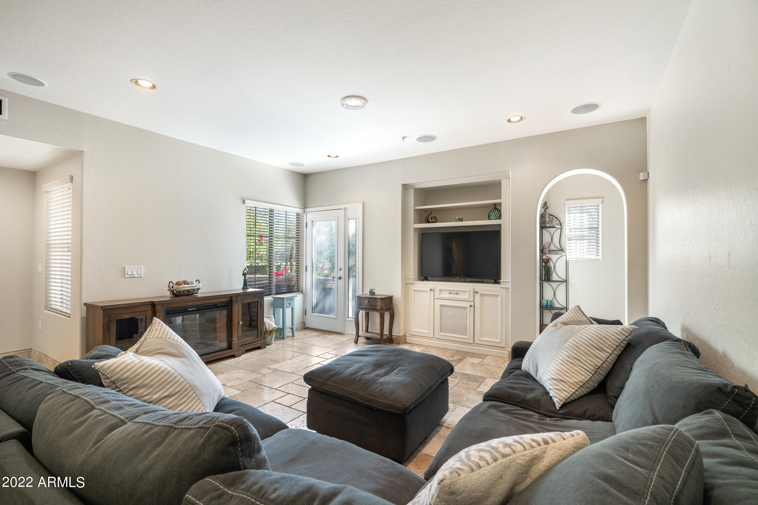 3935 E ROUGH RIDER Road, 1206