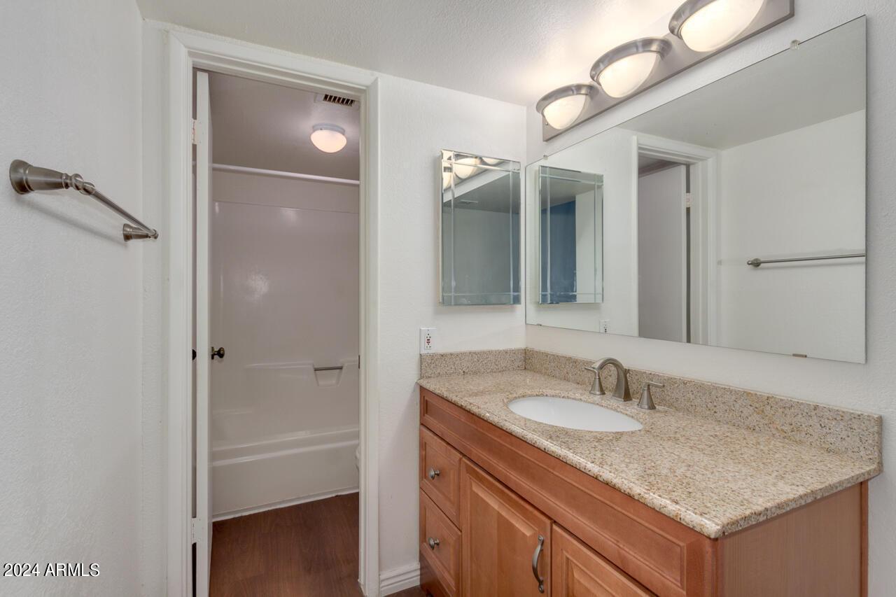 1920 W Lindner Avenue, 261