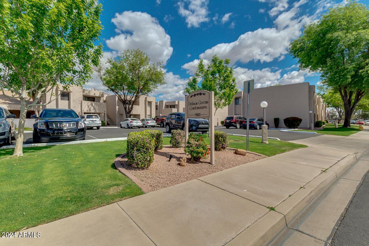 1920 W Lindner Avenue, 261