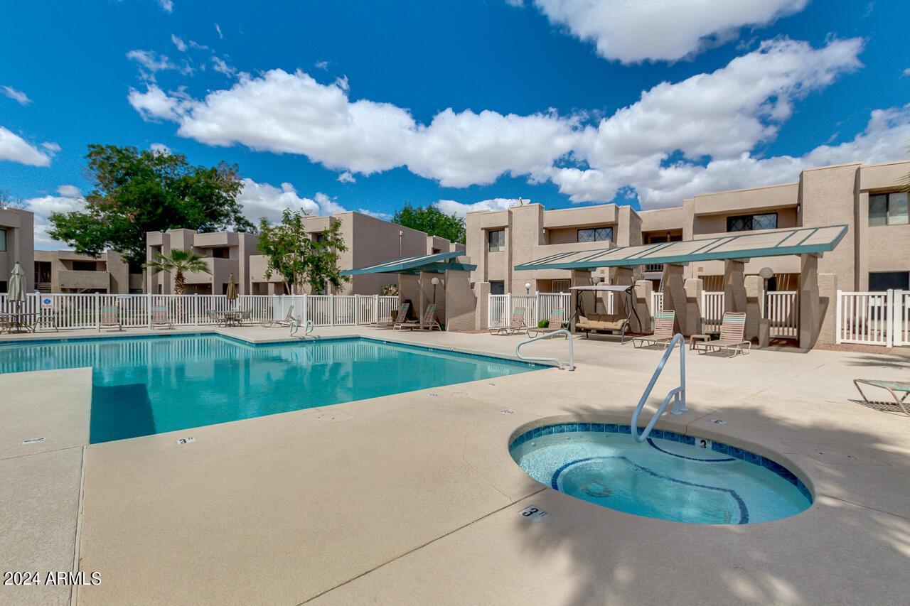 1920 W Lindner Avenue, 261