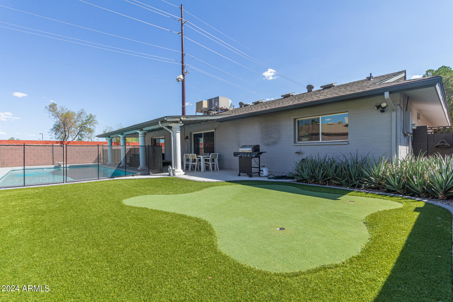 8742 E WELDON Avenue