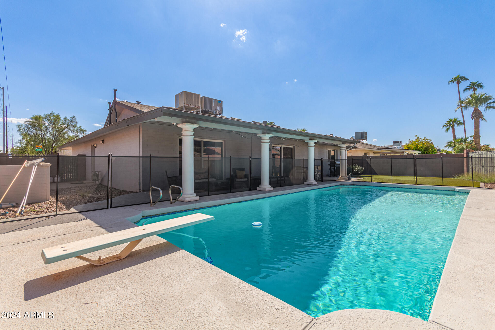 8742 E WELDON Avenue