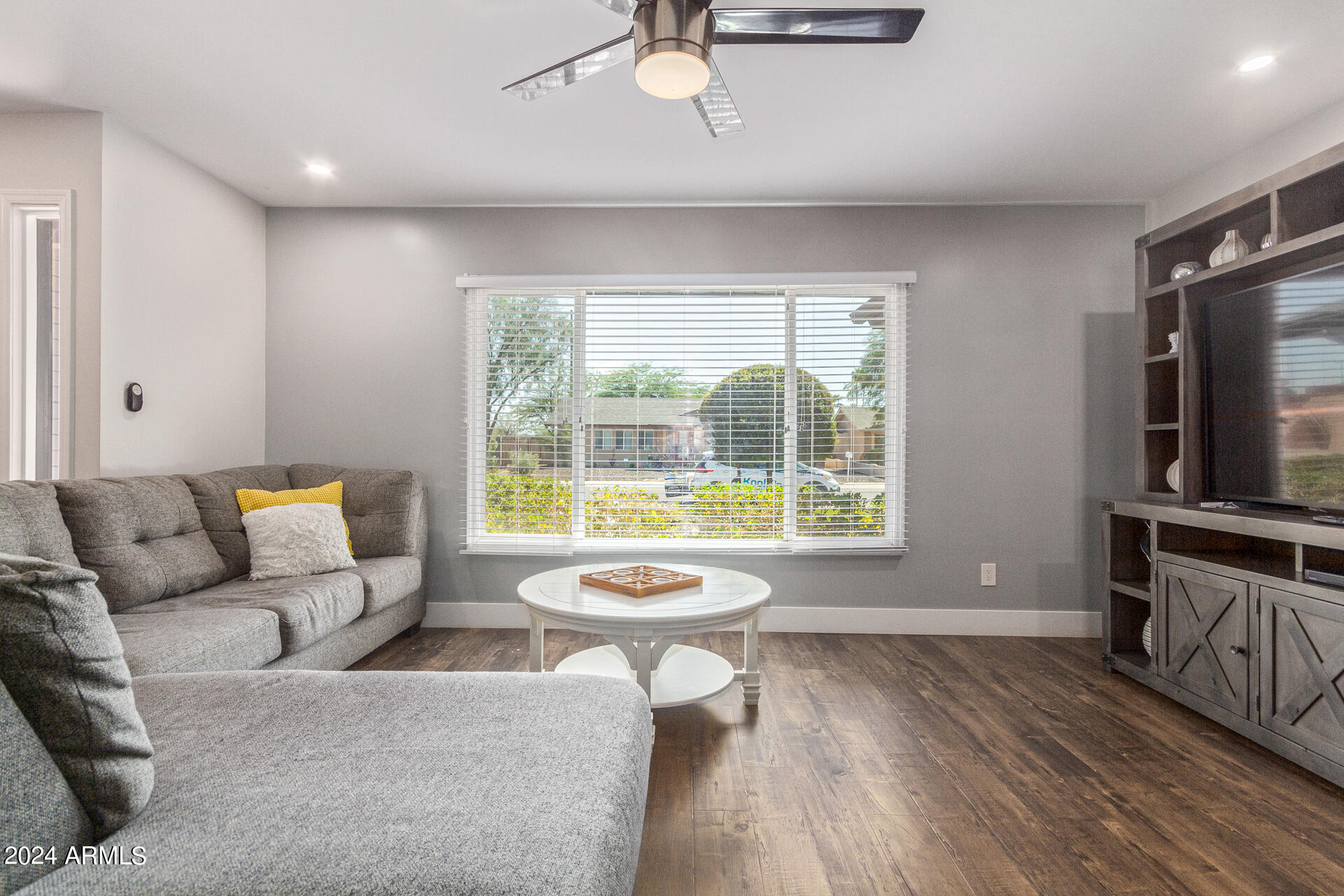 8742 E WELDON Avenue