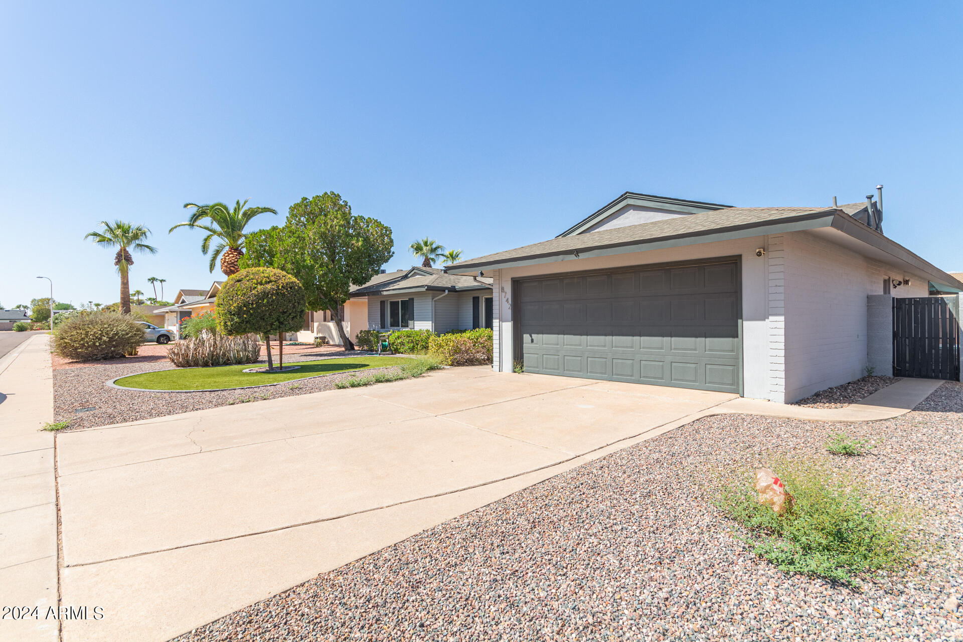 8742 E WELDON Avenue