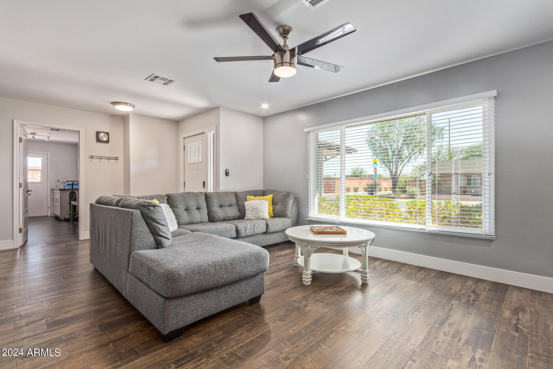 8742 E WELDON Avenue