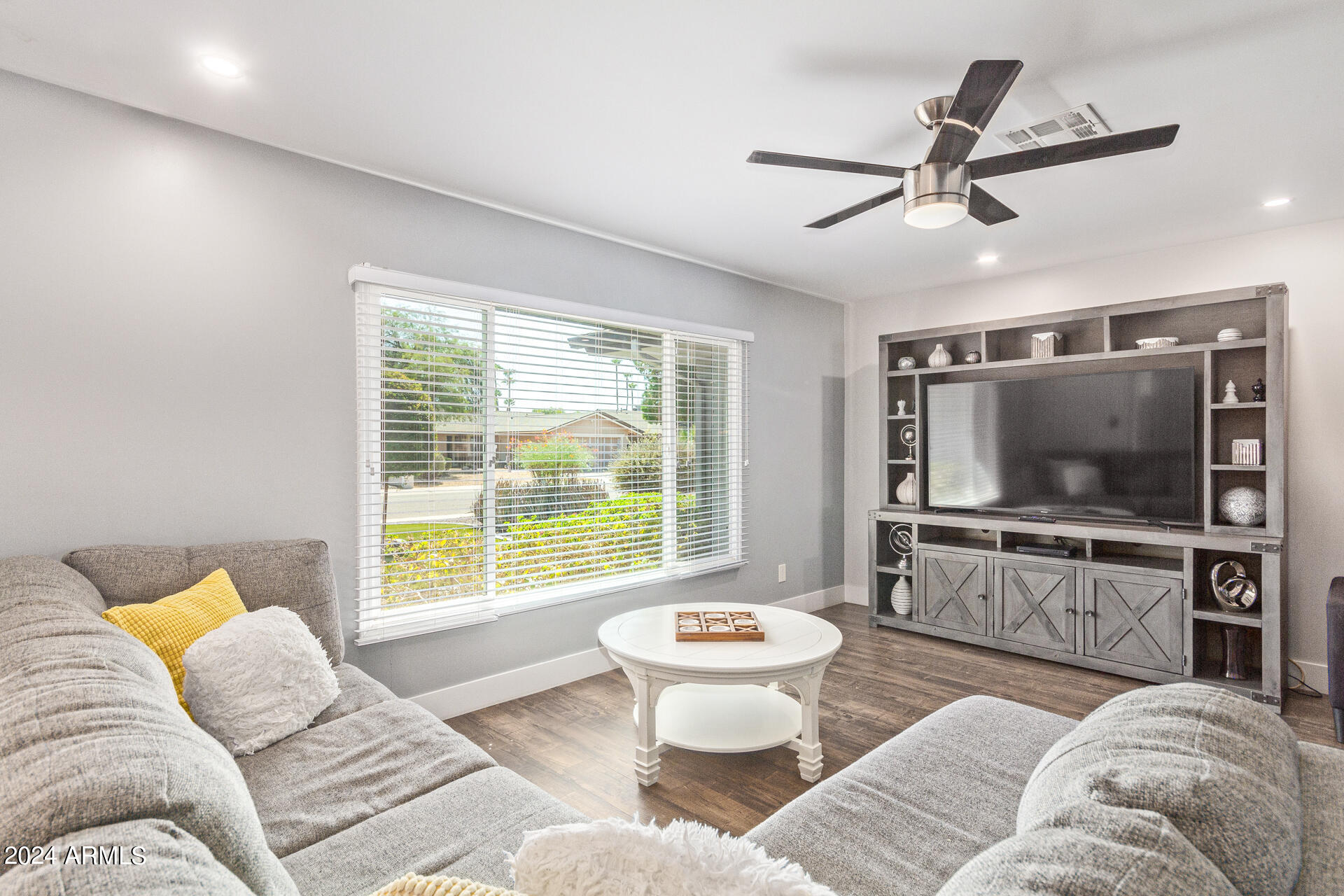 8742 E WELDON Avenue