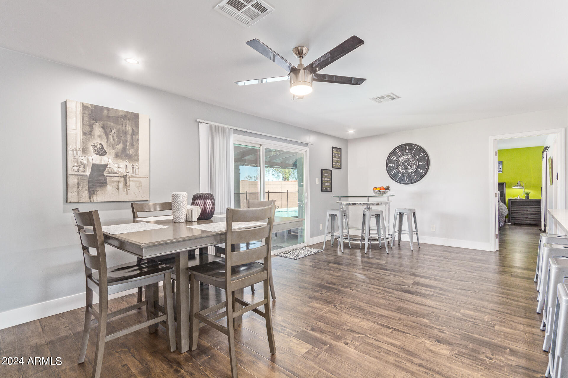 8742 E WELDON Avenue