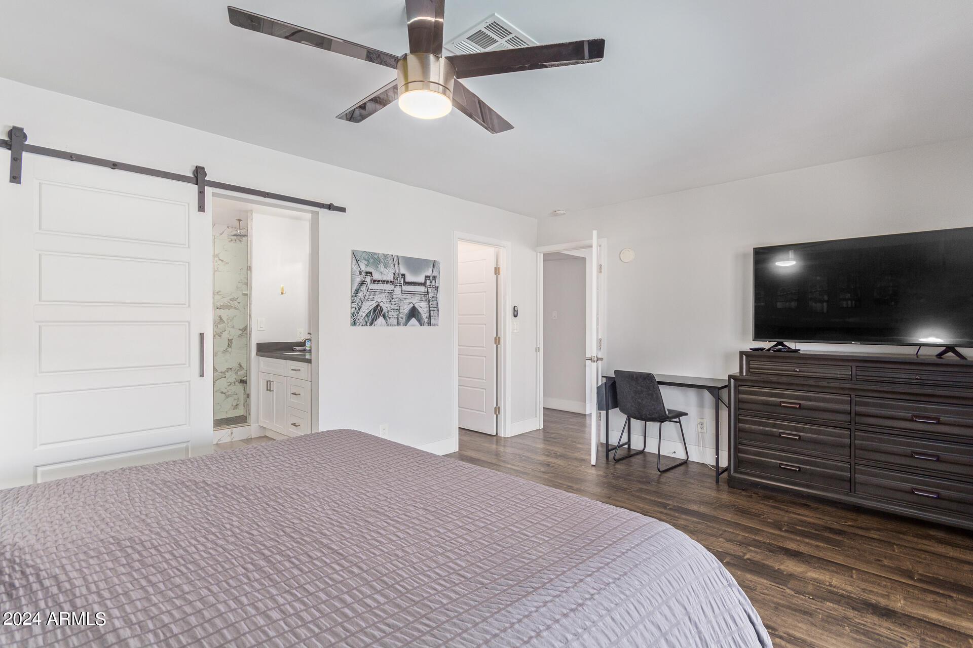 8742 E WELDON Avenue