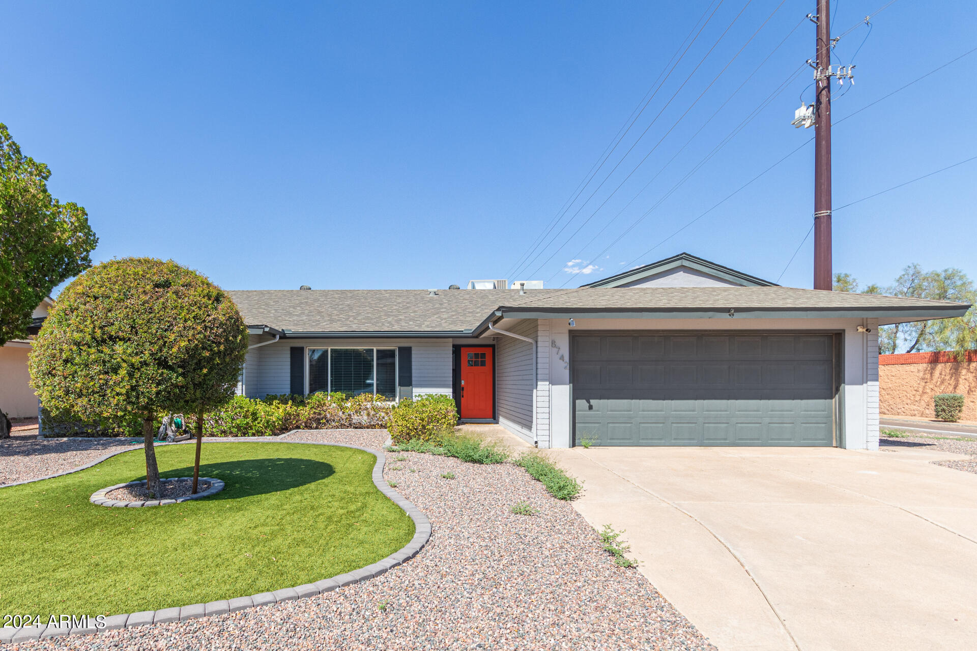 8742 E WELDON Avenue