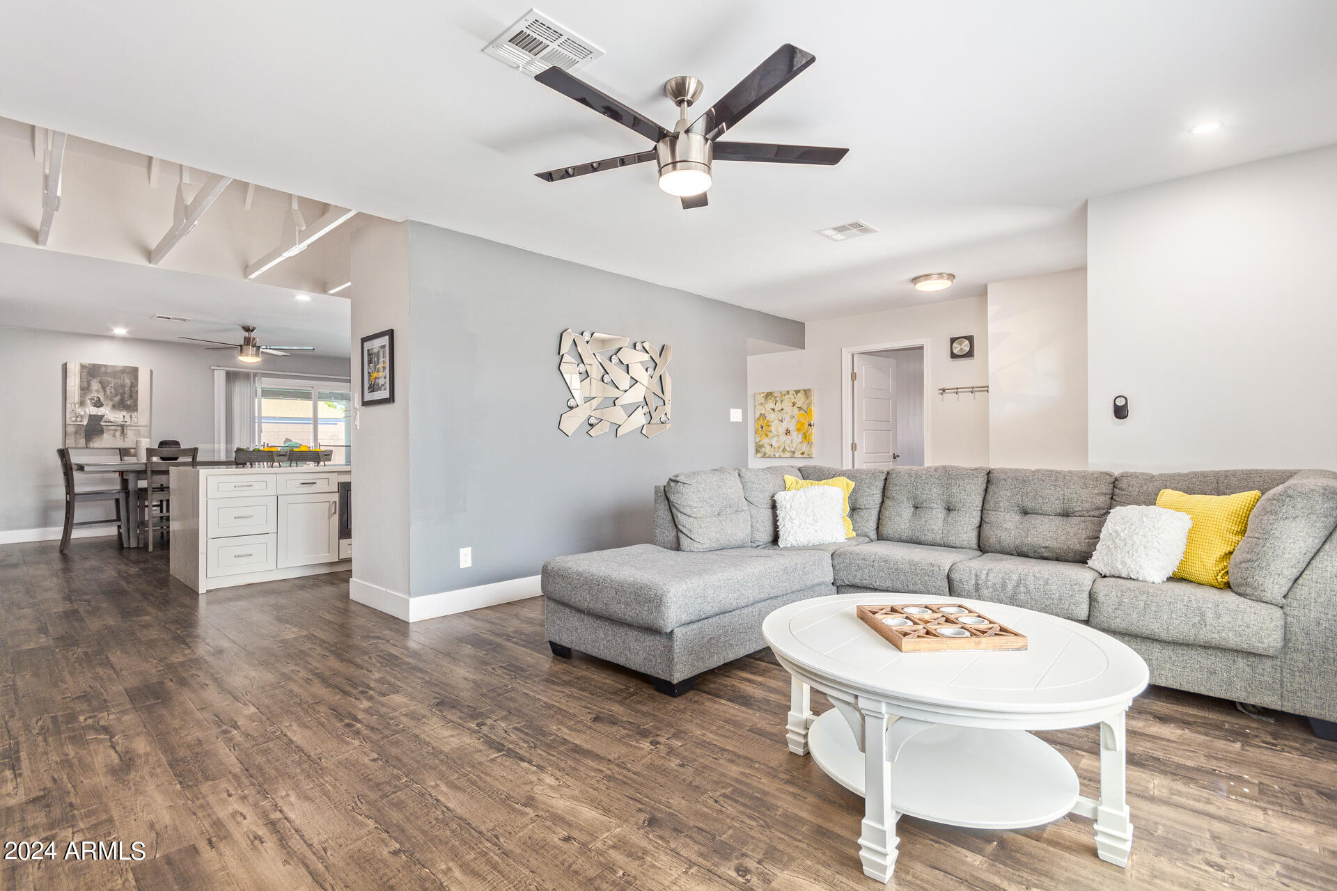 8742 E WELDON Avenue