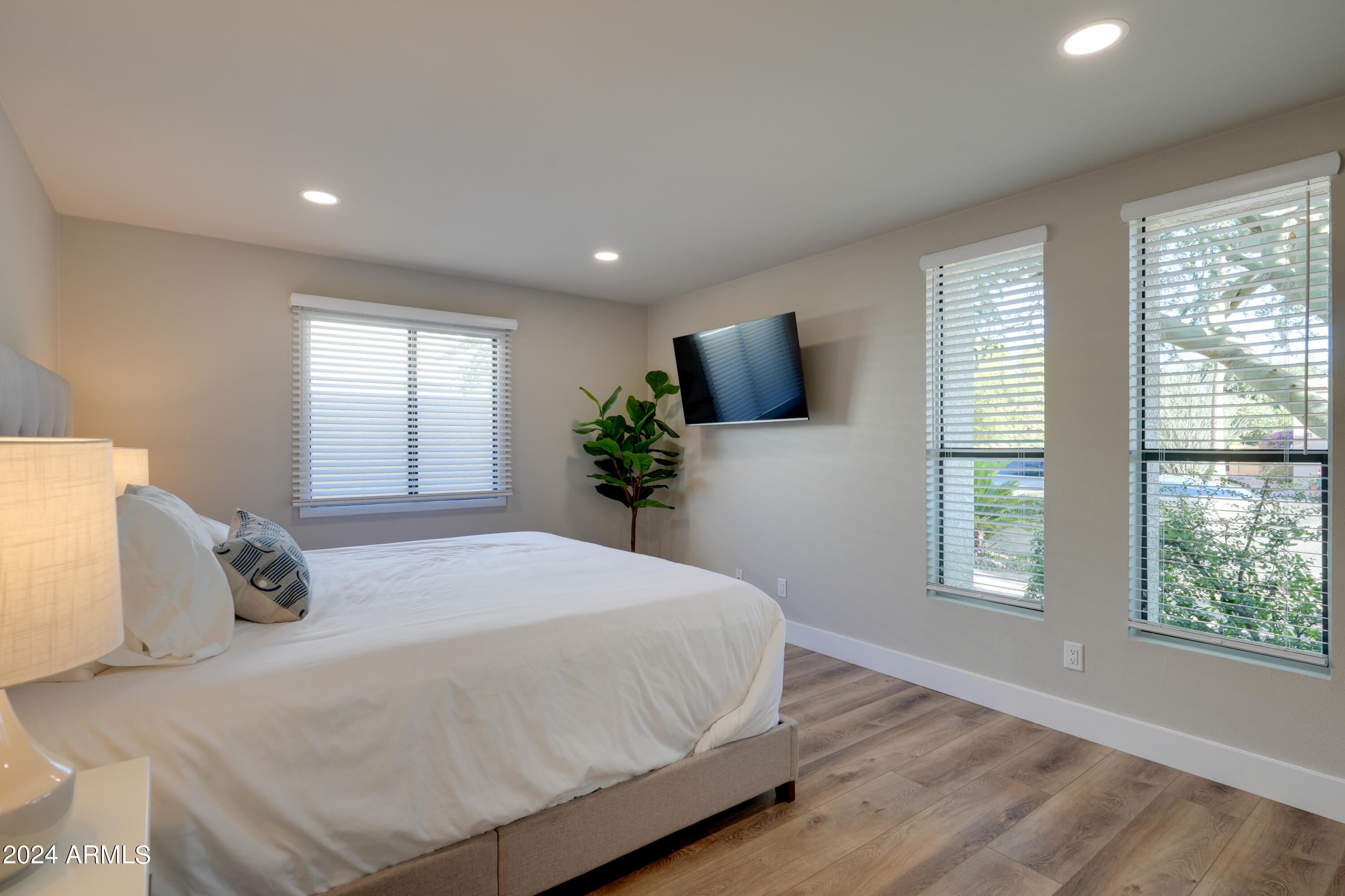 6633 E JUNIPER Avenue