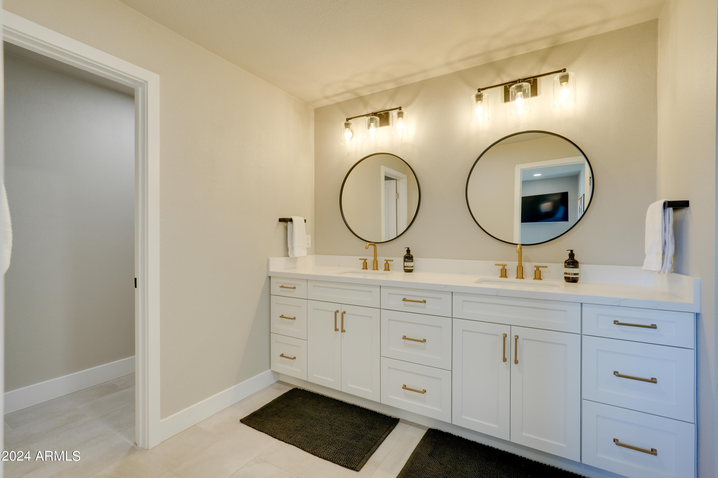 6633 E JUNIPER Avenue