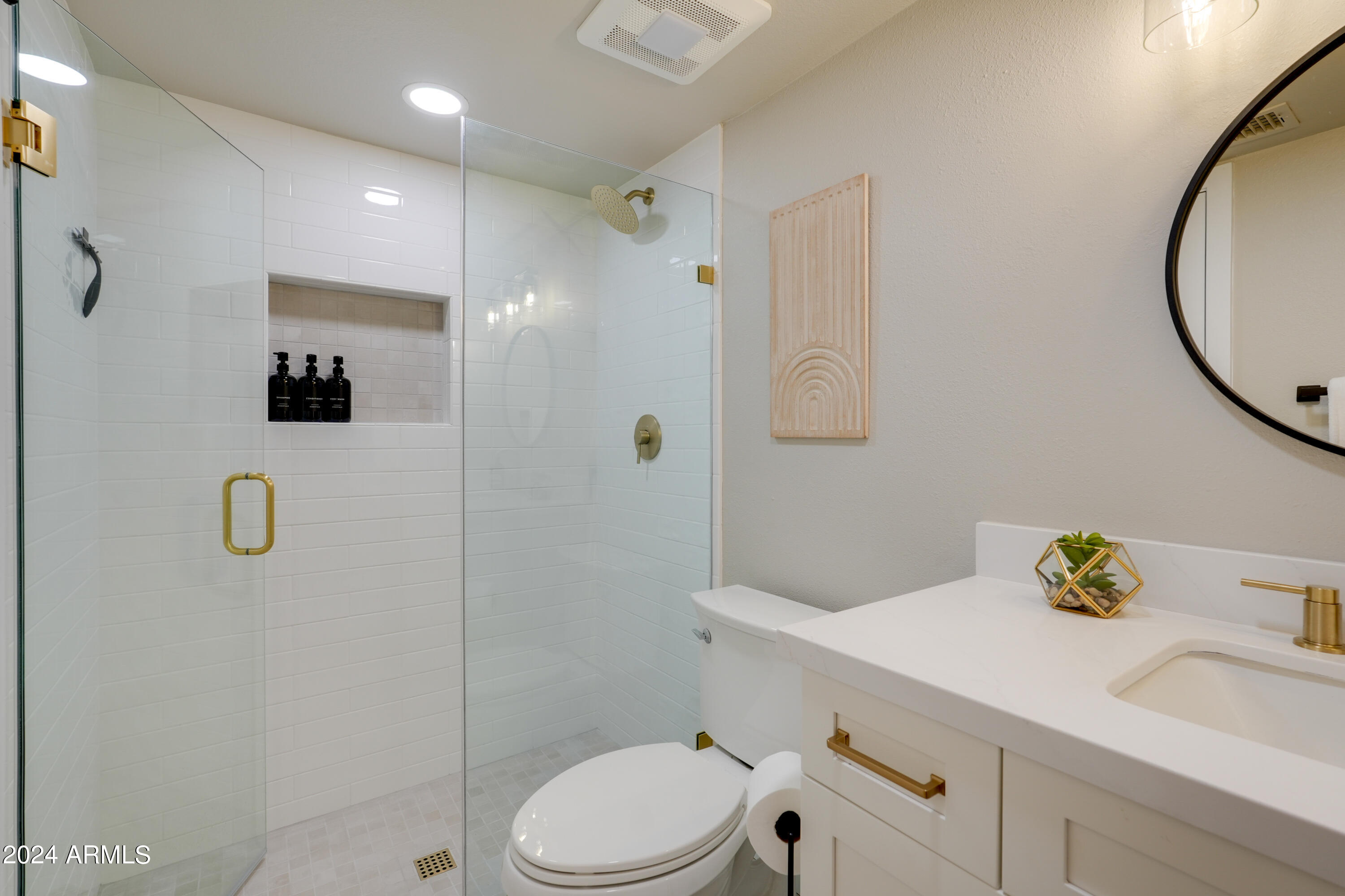 6633 E JUNIPER Avenue