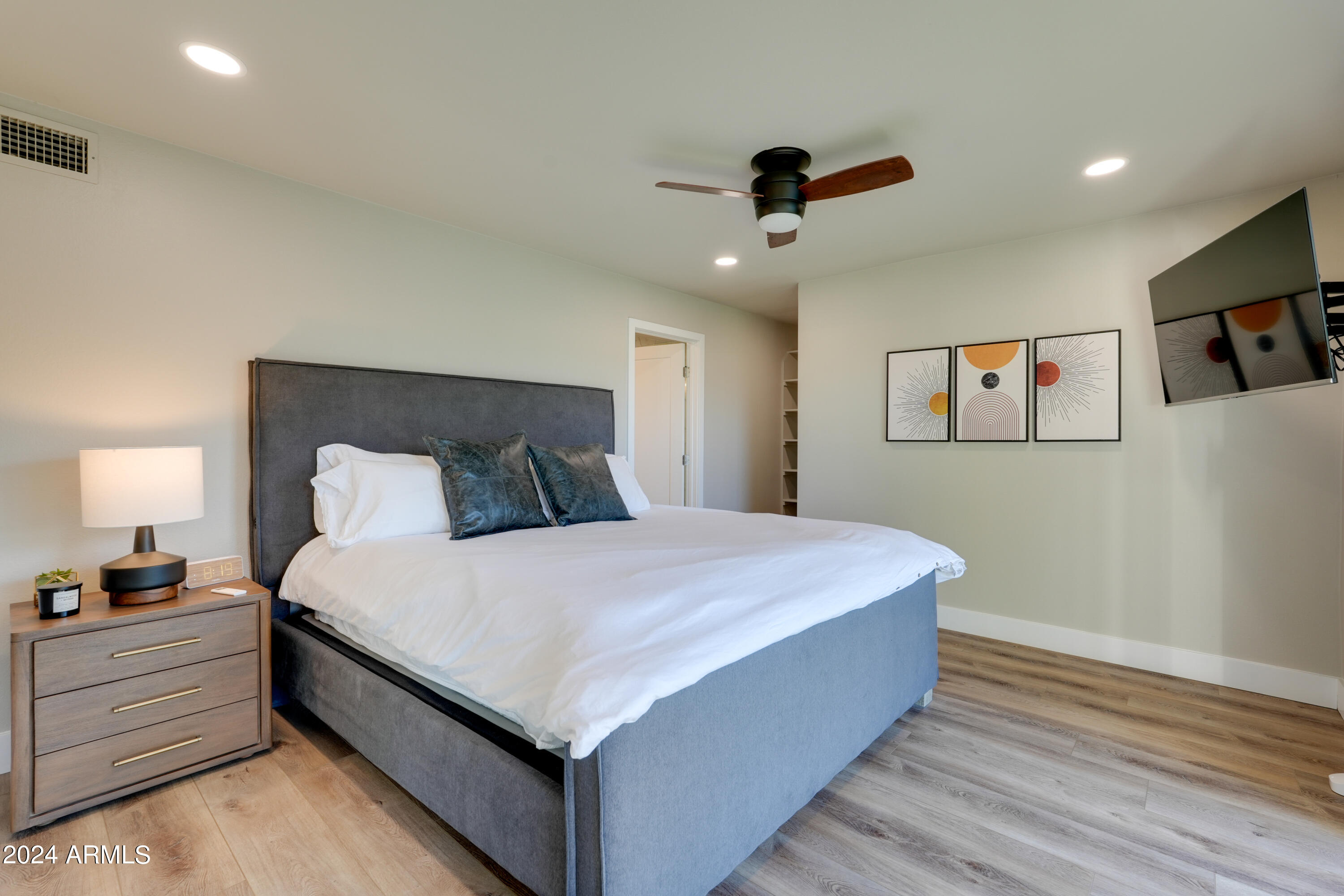 6633 E JUNIPER Avenue