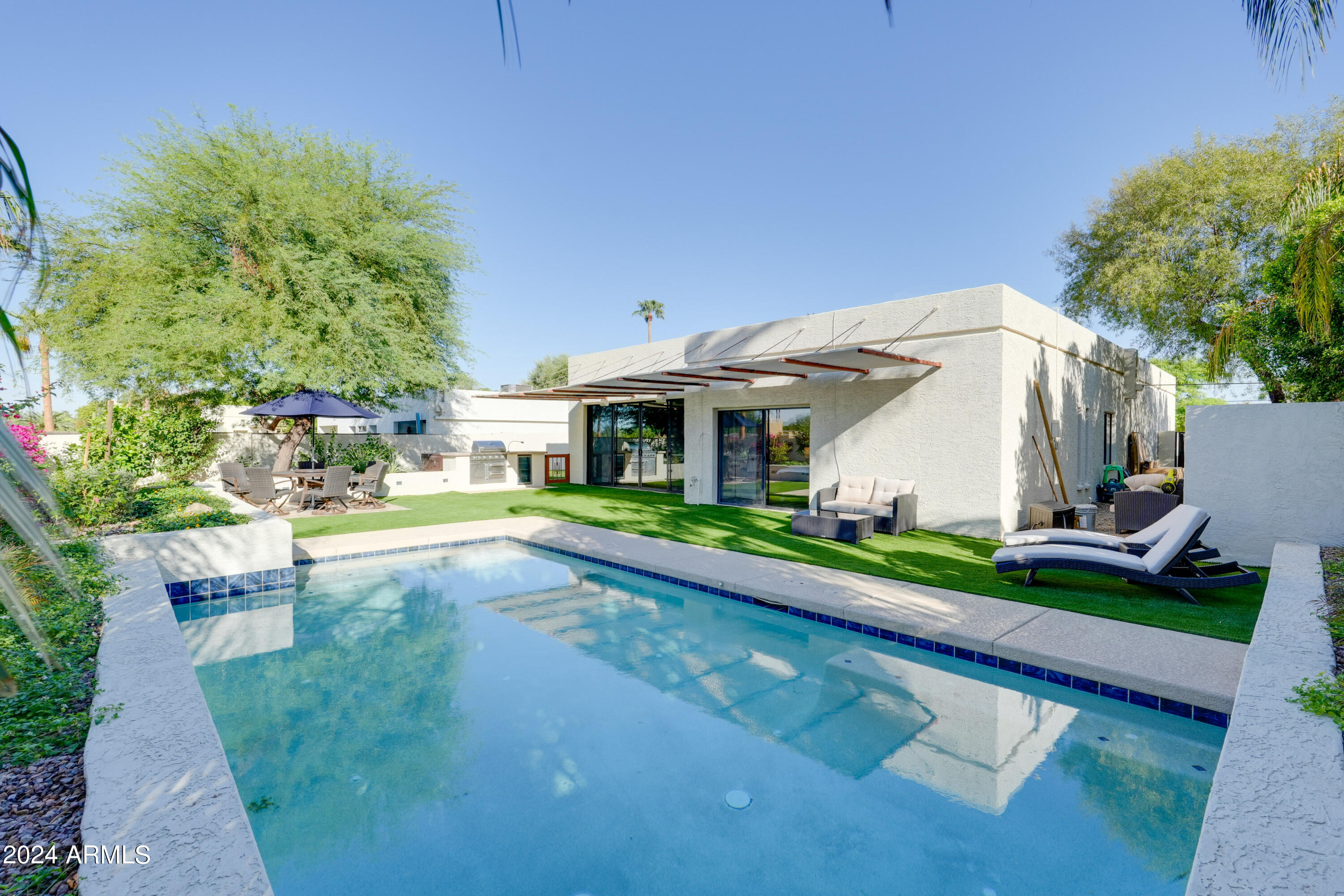 6633 E JUNIPER Avenue