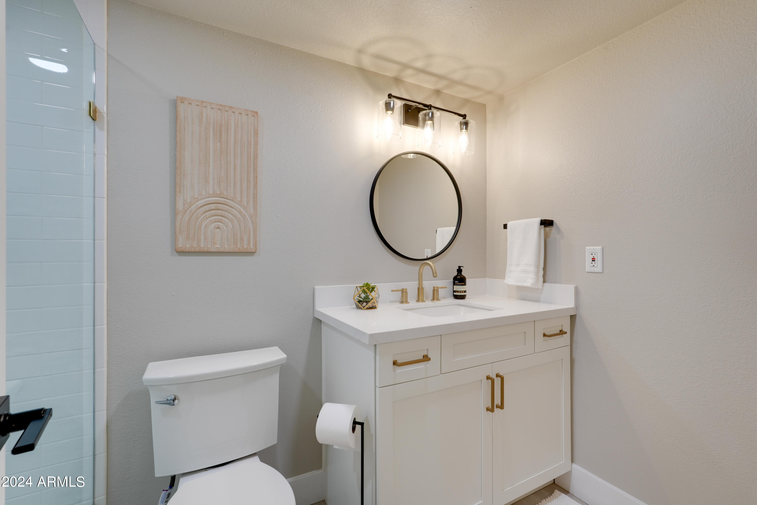 6633 E JUNIPER Avenue