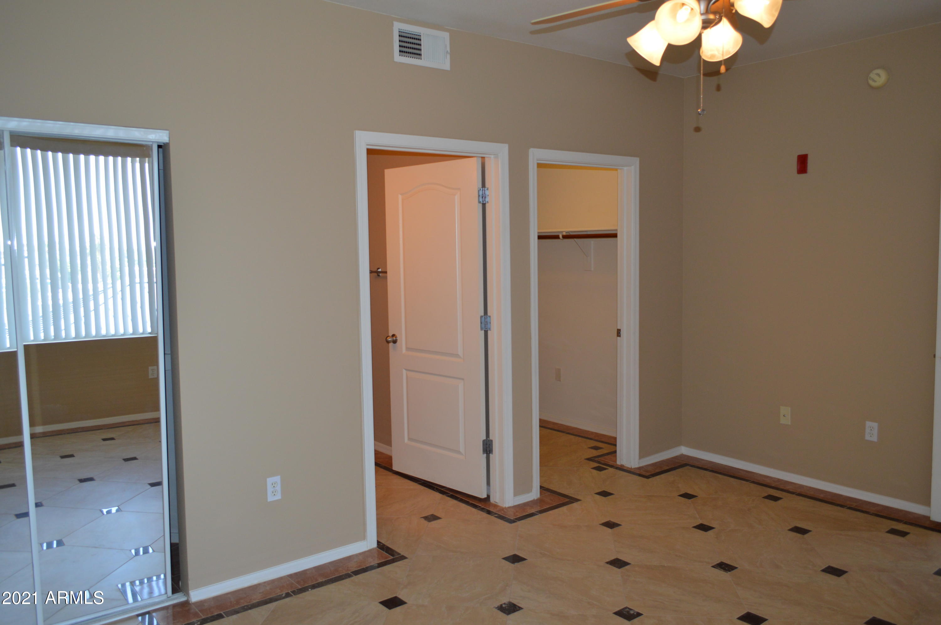 1701 E COLTER Street, 473