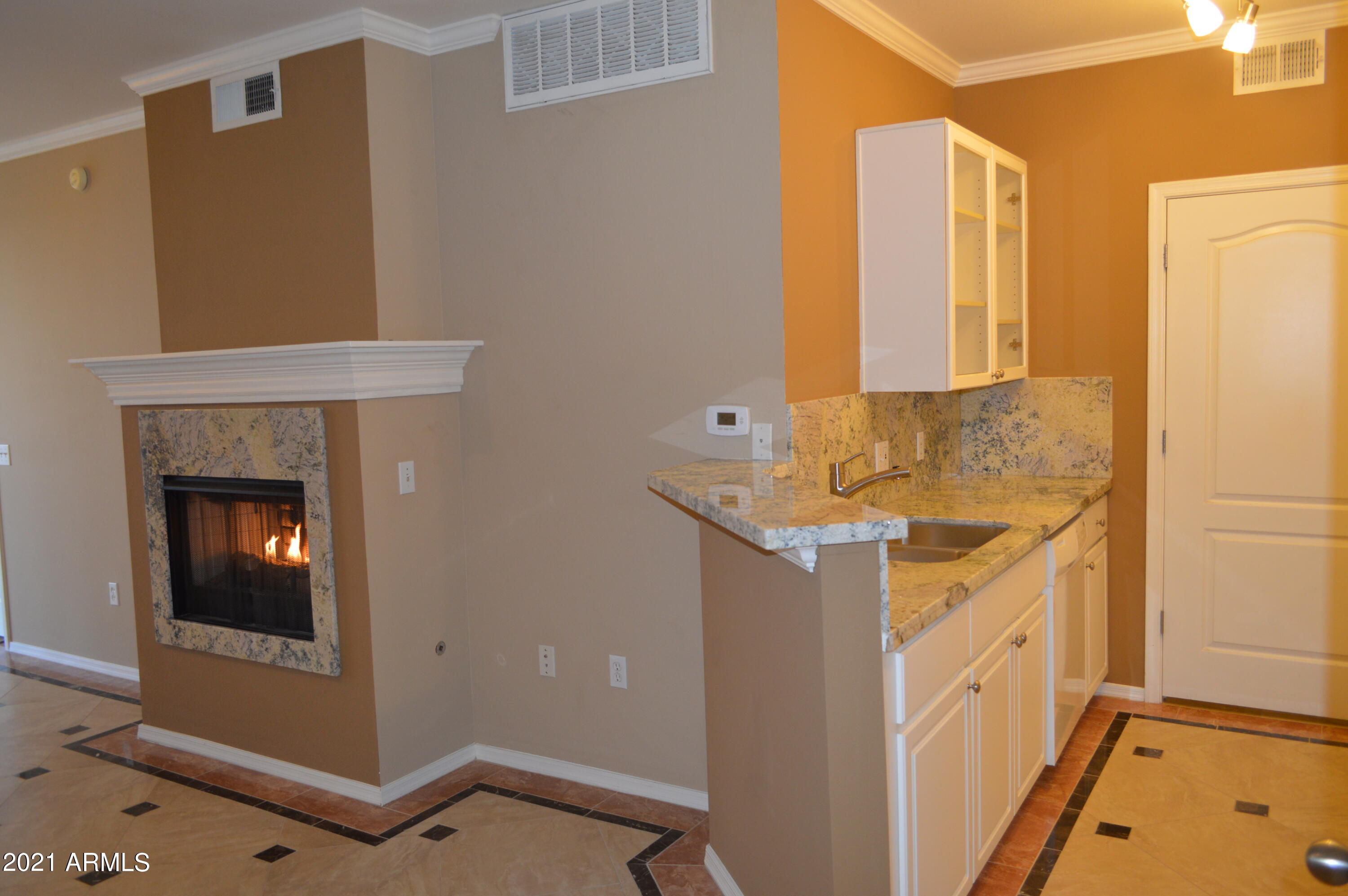 1701 E COLTER Street, 473