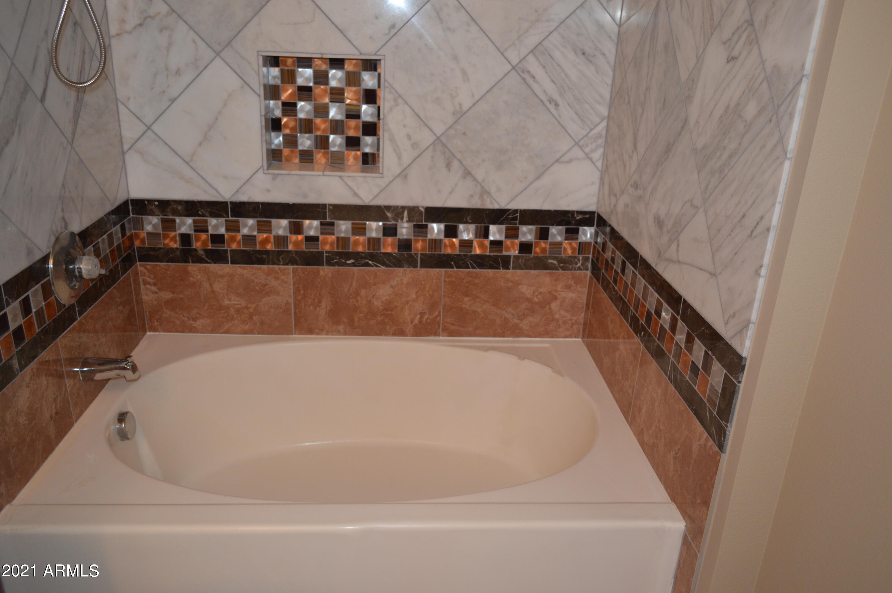 1701 E COLTER Street, 473