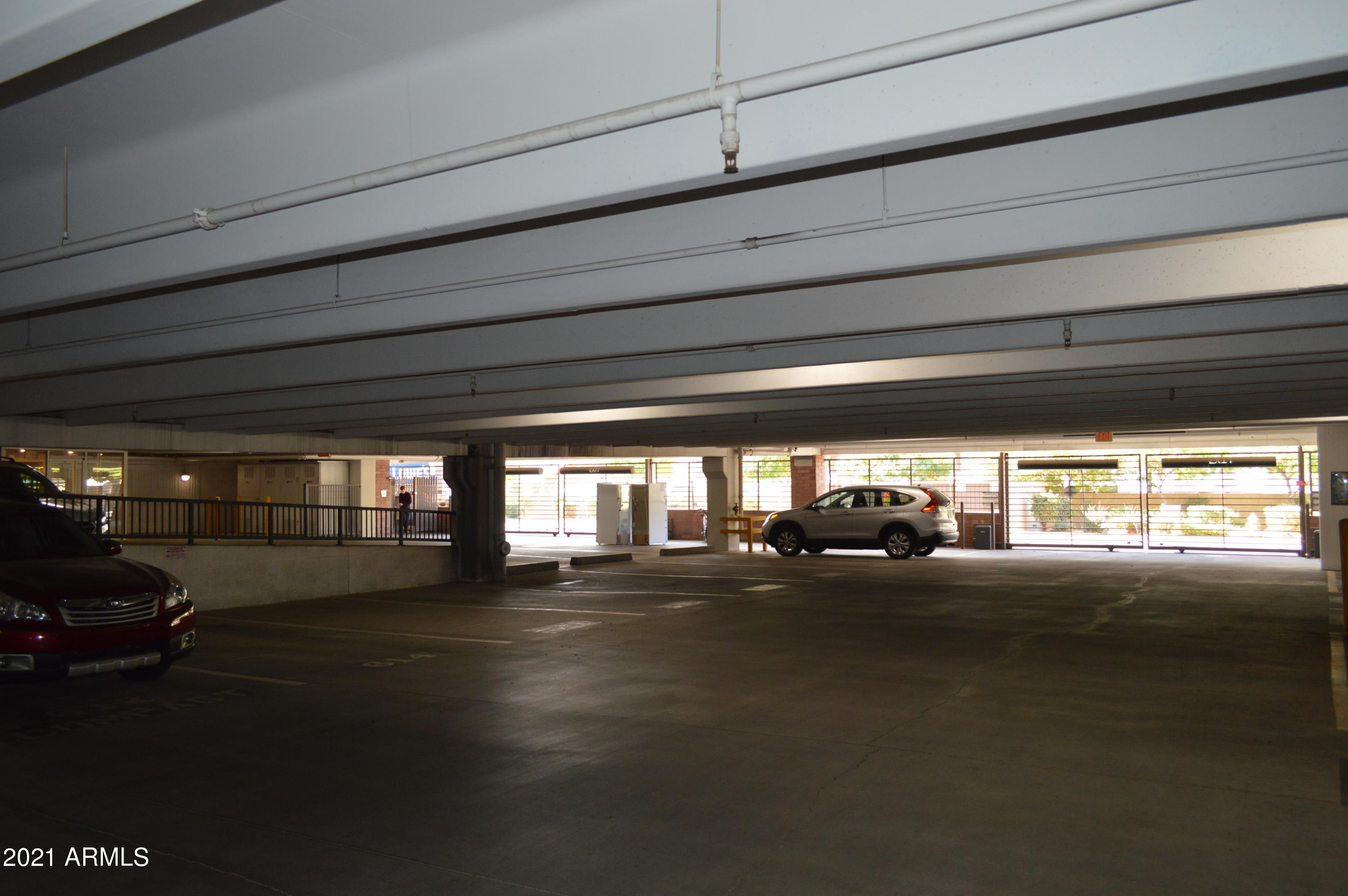 1701 E COLTER Street, 473