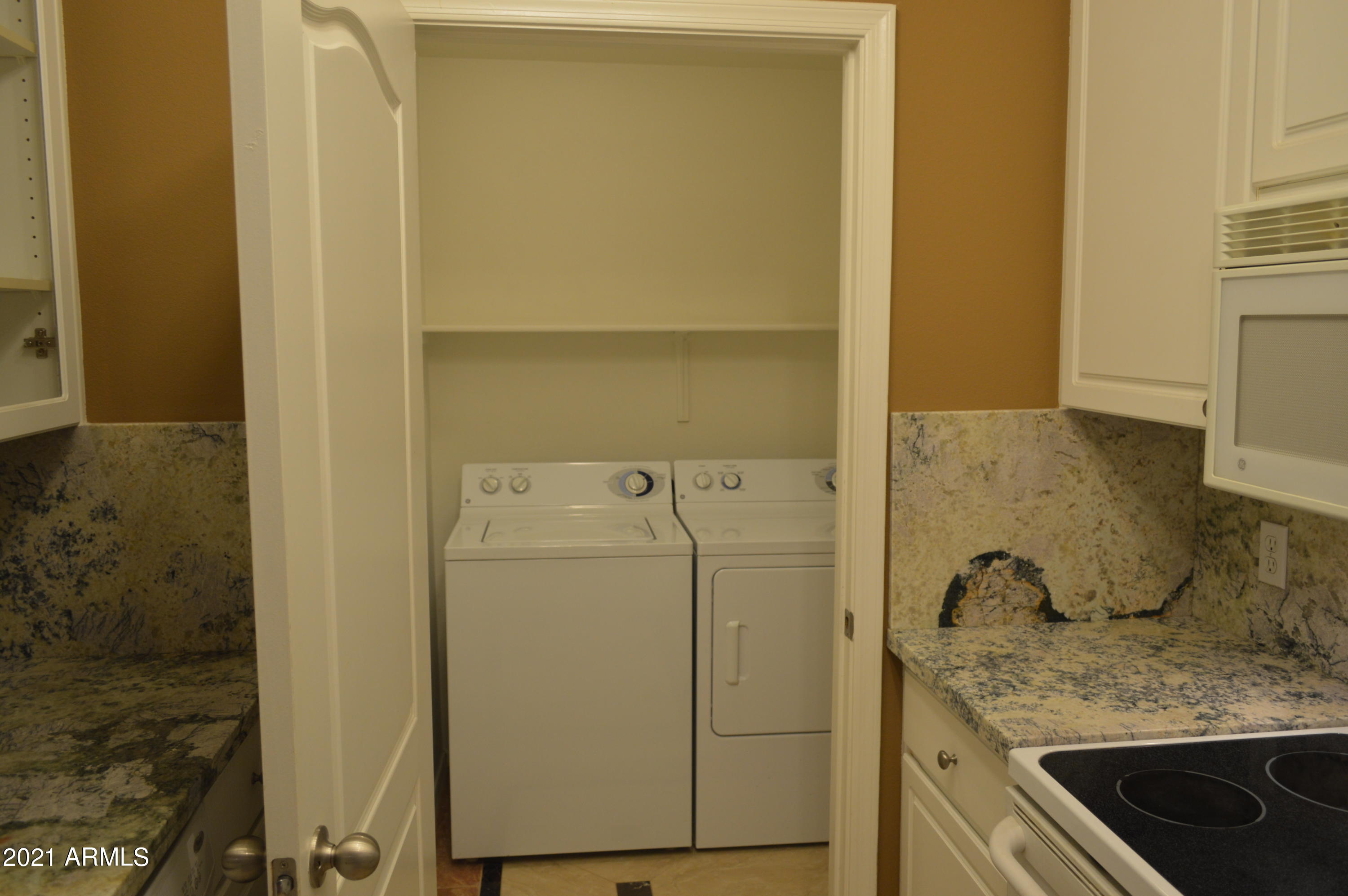 1701 E COLTER Street, 473