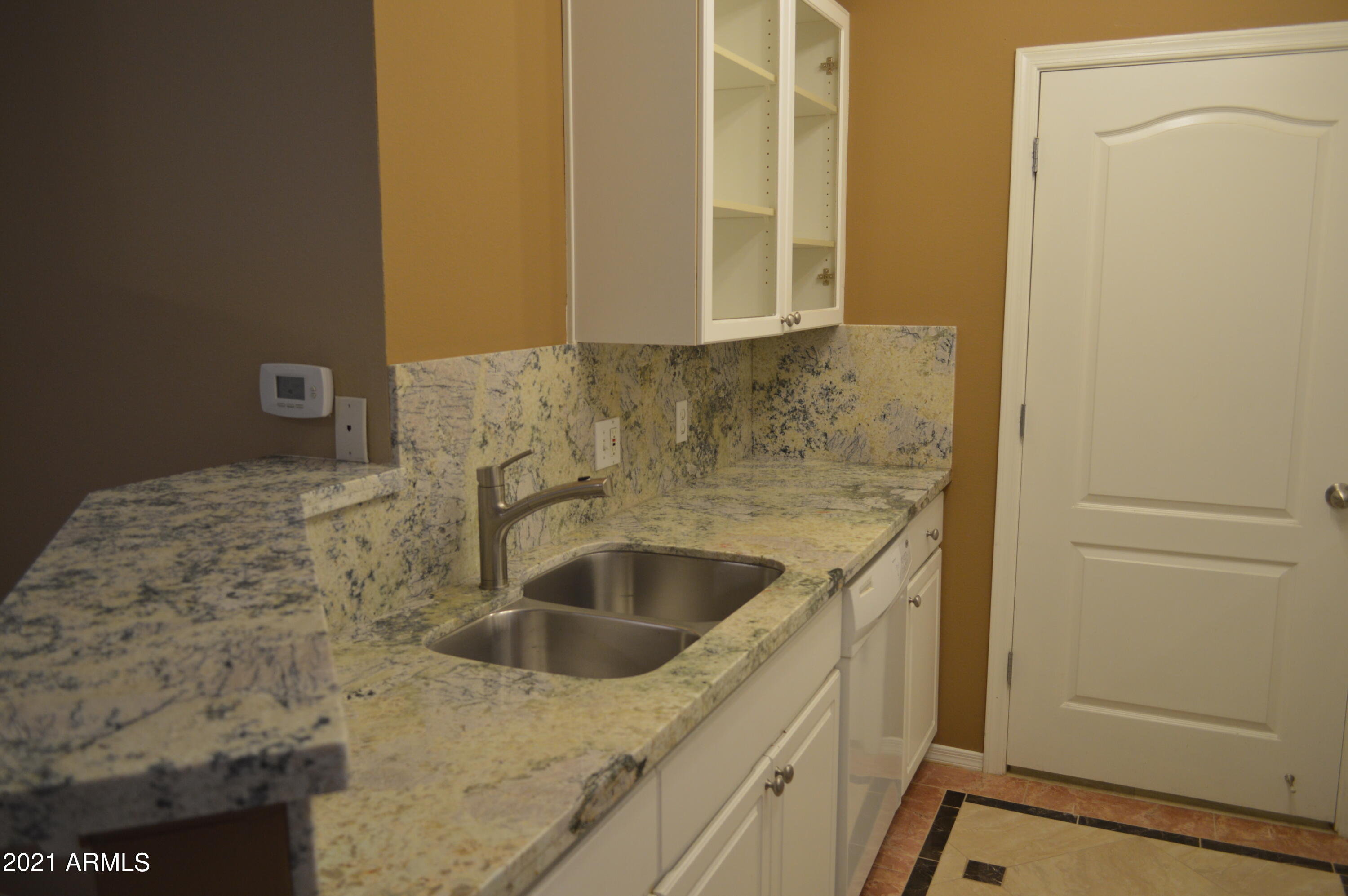 1701 E COLTER Street, 473