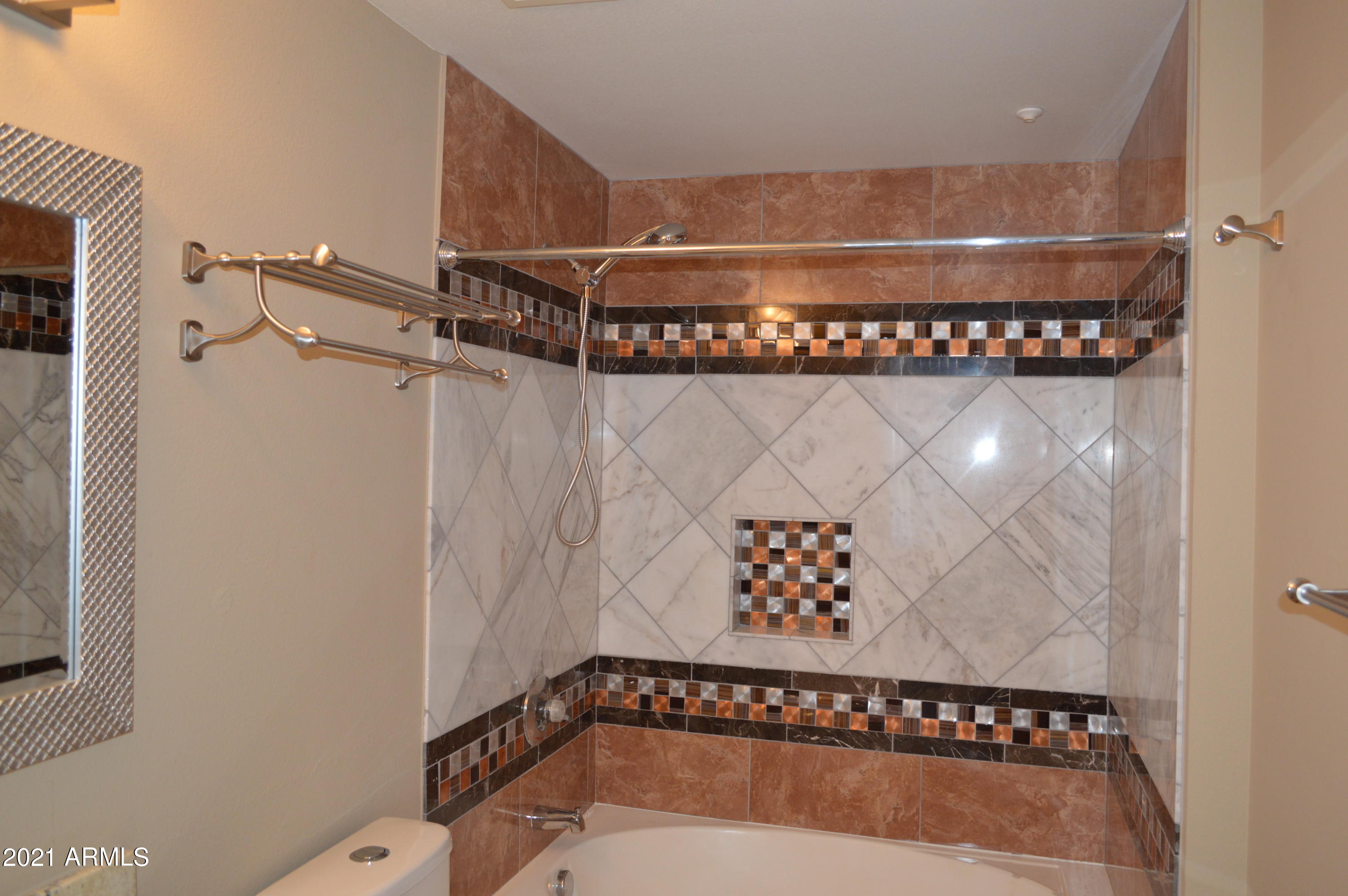 1701 E COLTER Street, 473