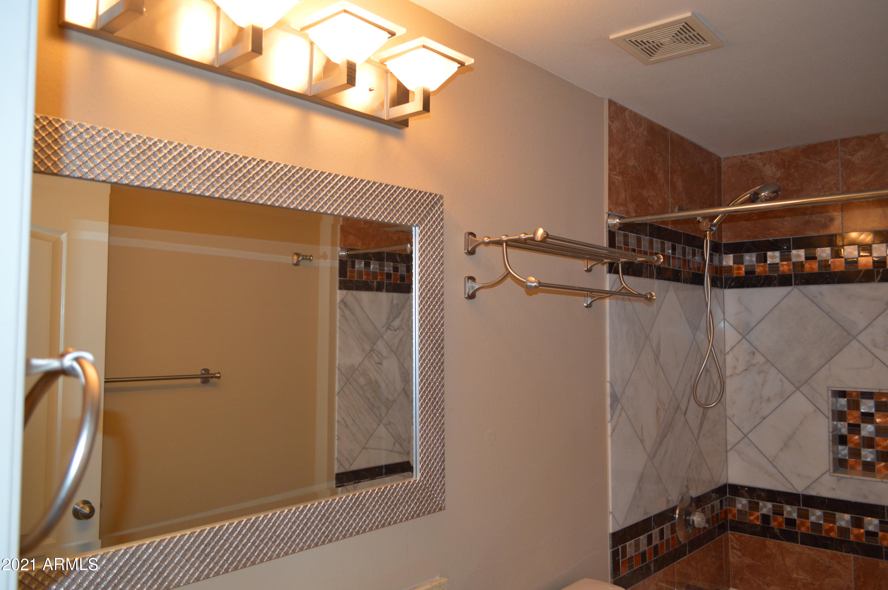 1701 E COLTER Street, 473