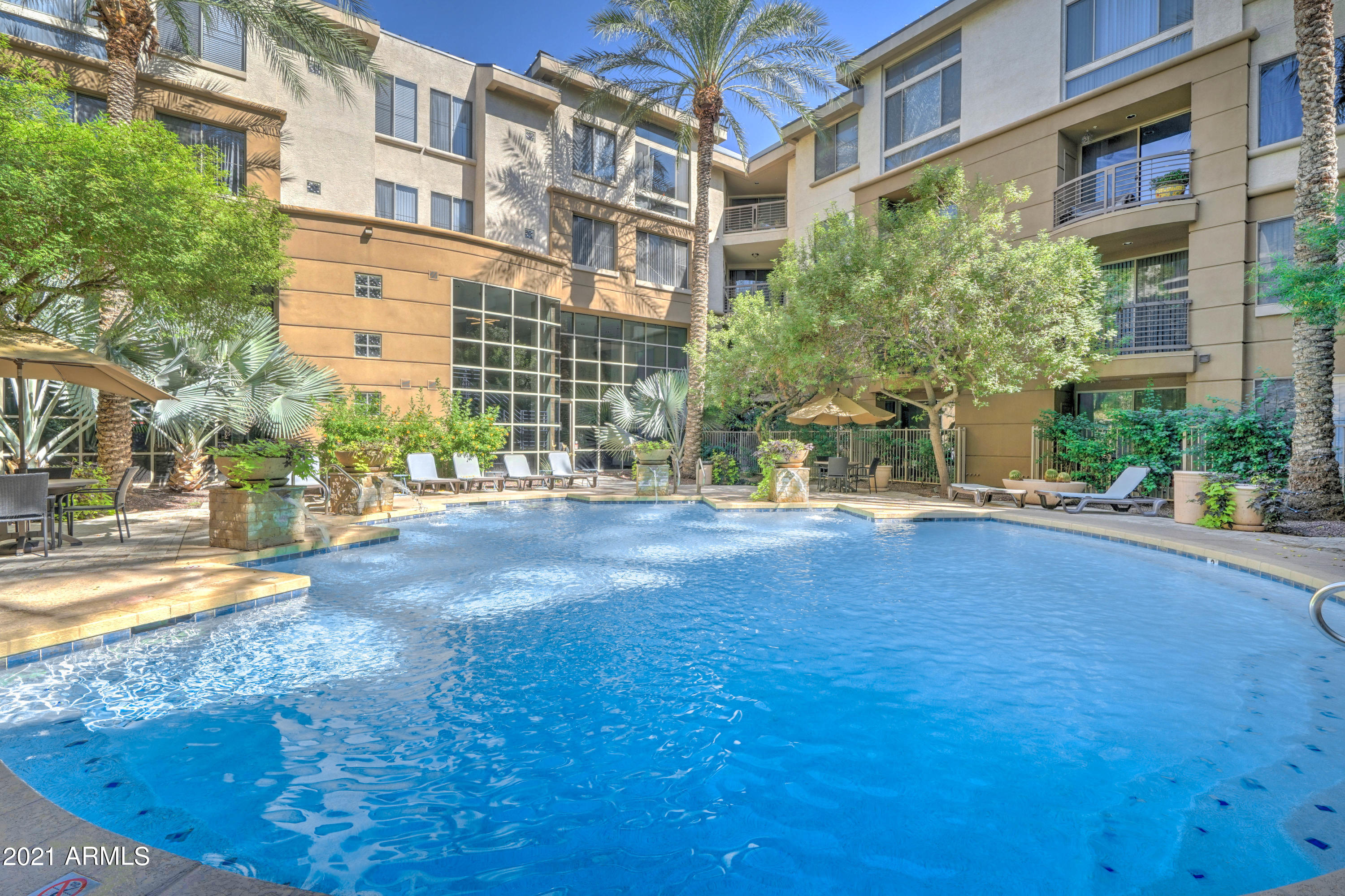 1701 E COLTER Street, 473