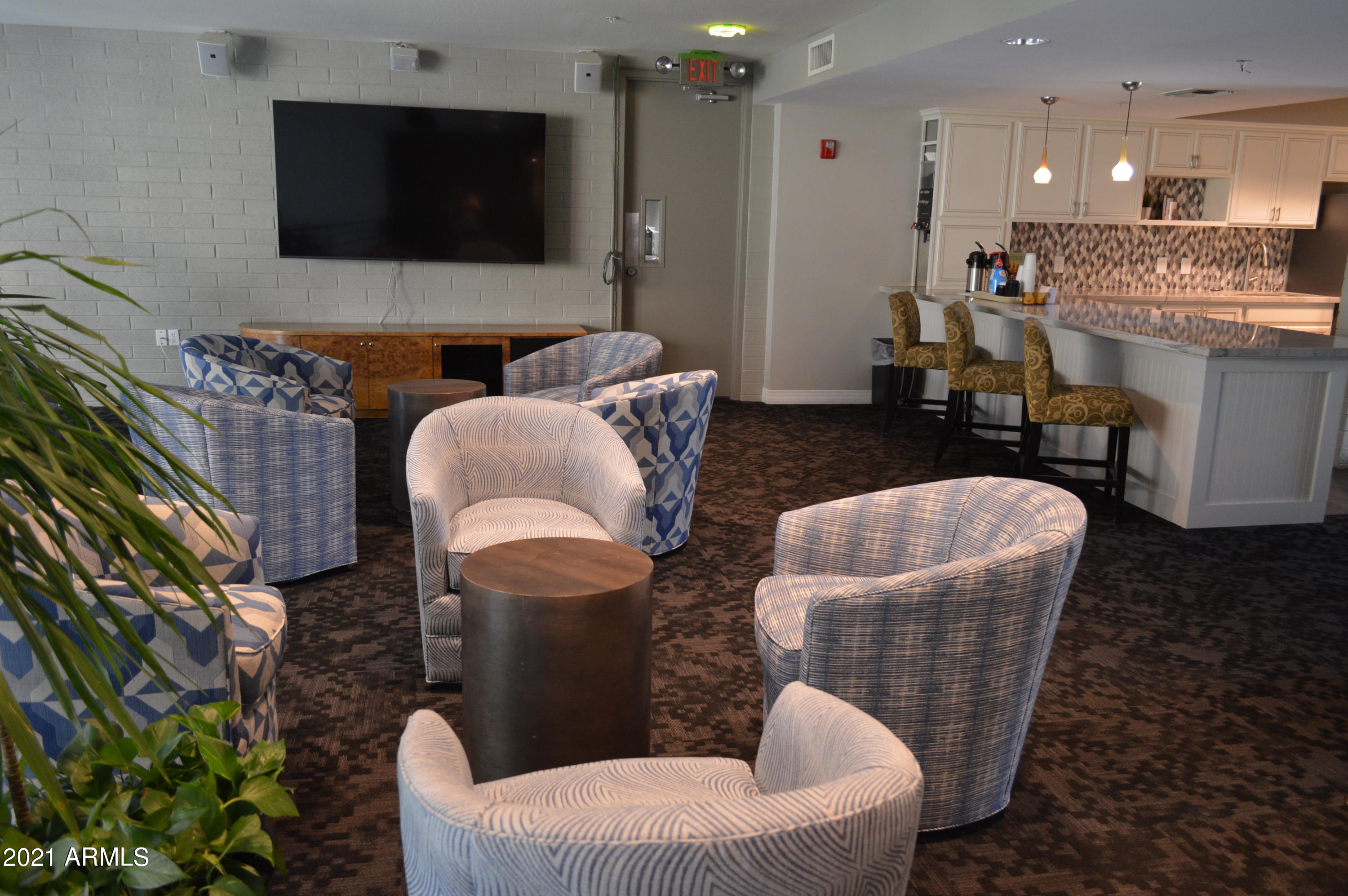 1701 E COLTER Street, 473