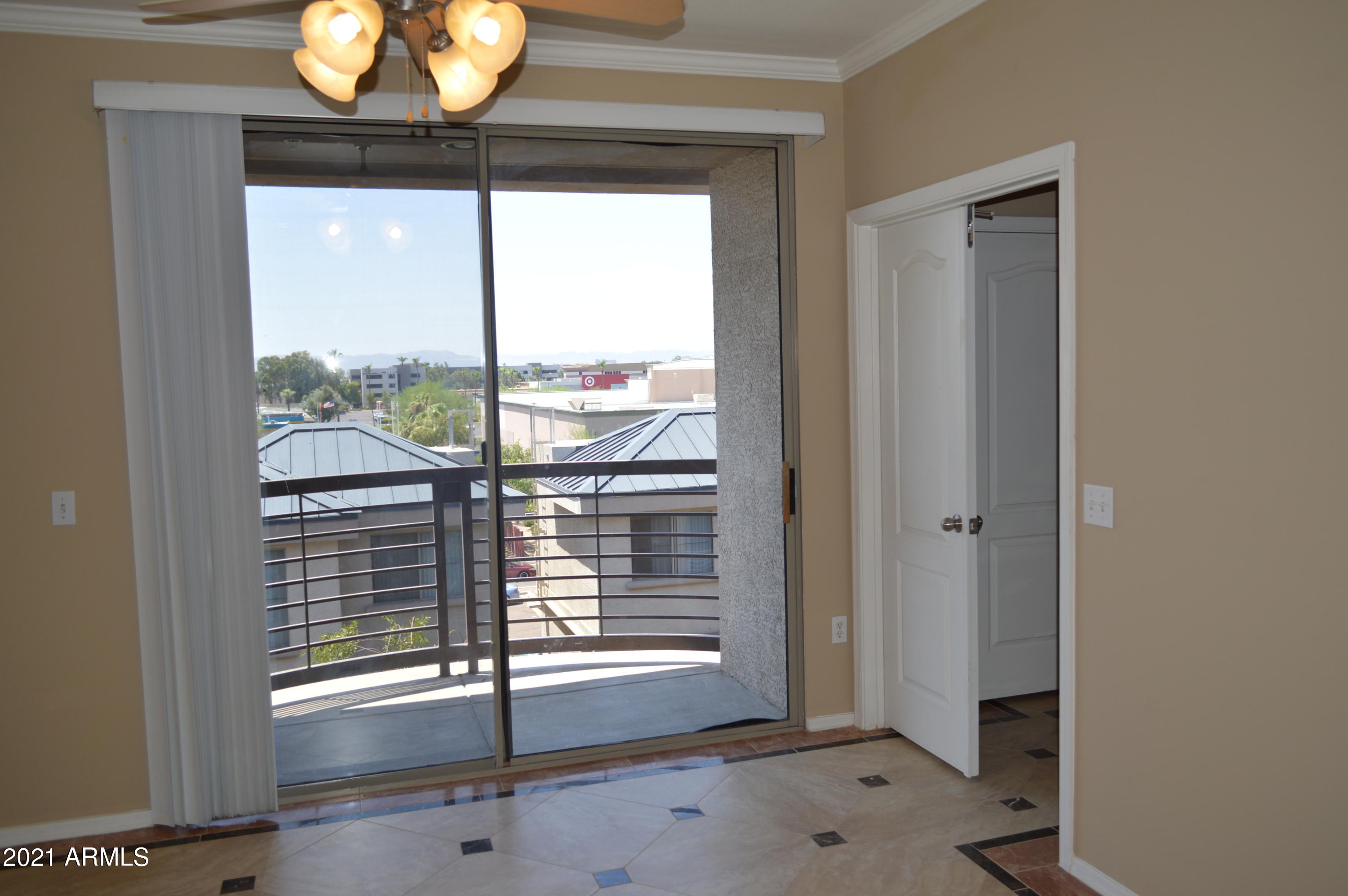 1701 E COLTER Street, 473