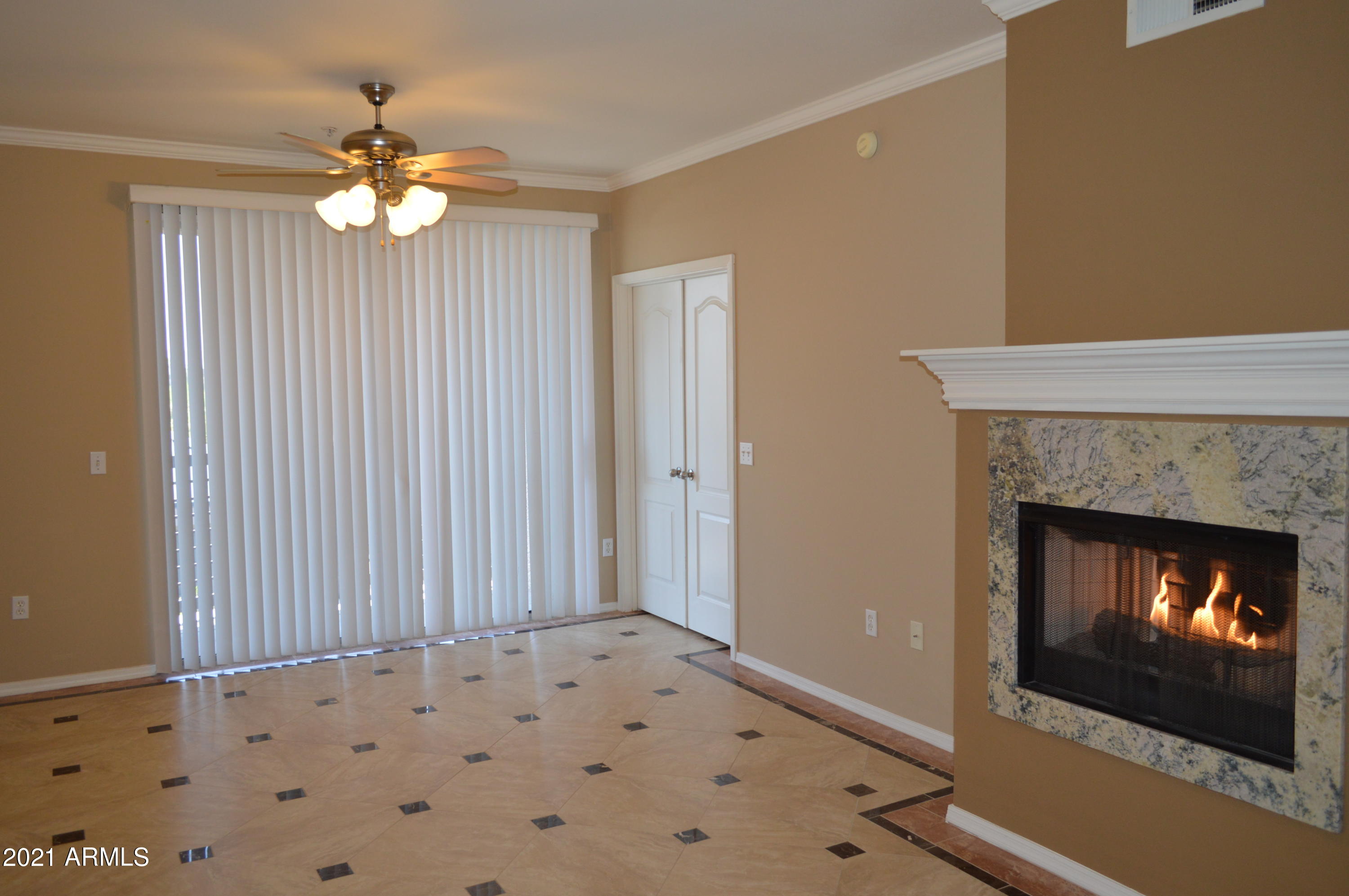 1701 E COLTER Street, 473