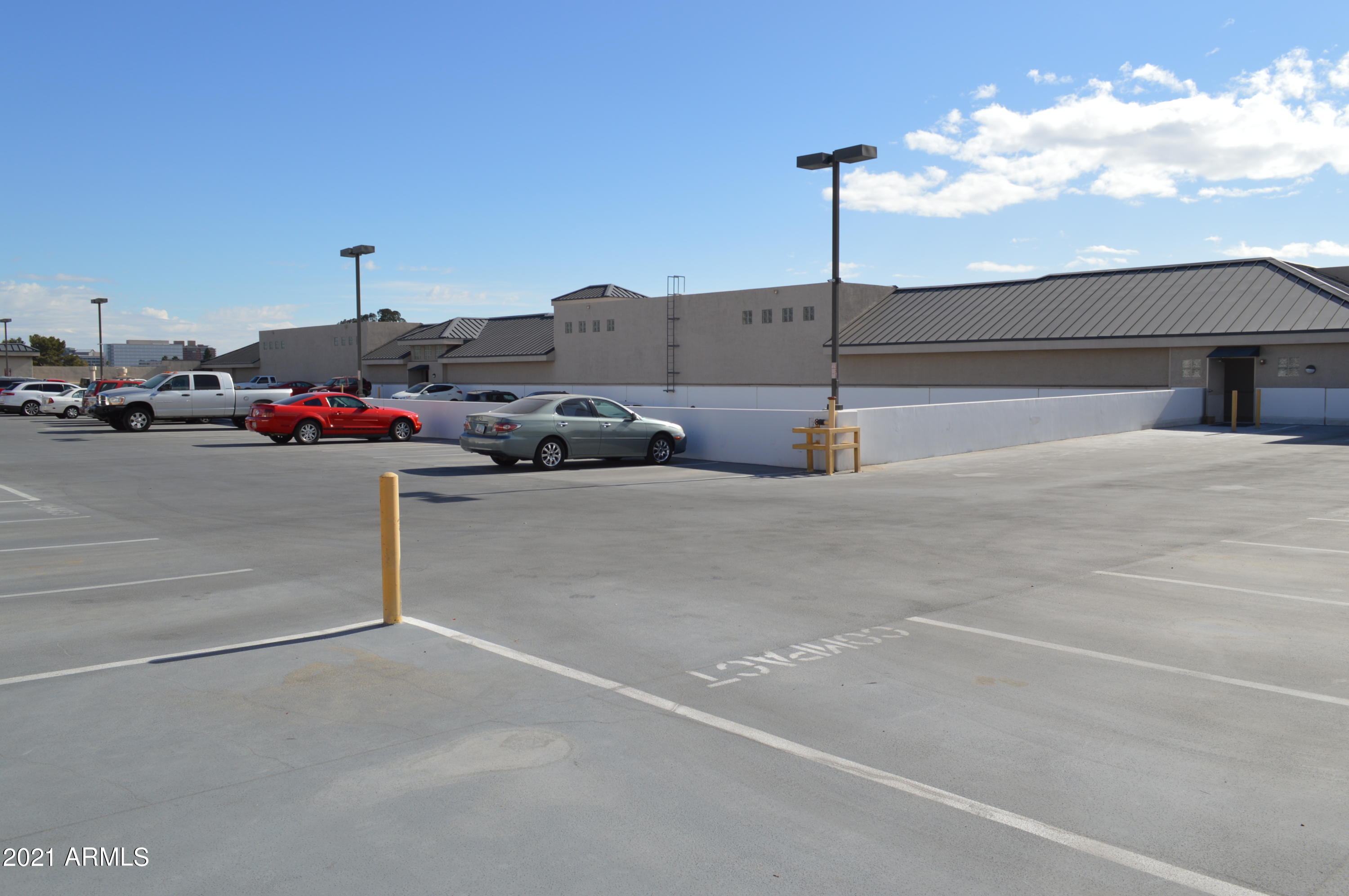 1701 E COLTER Street, 473