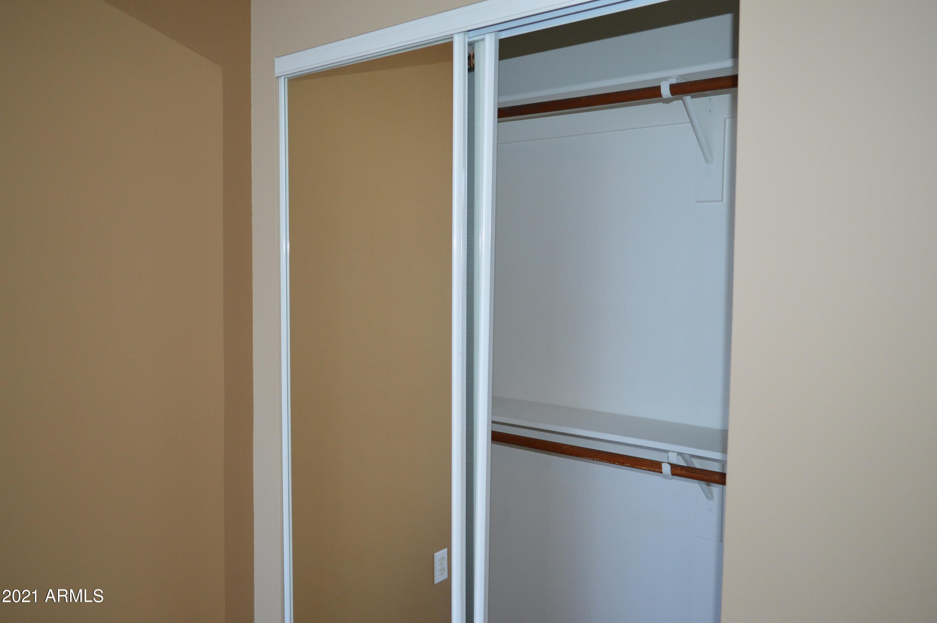 1701 E COLTER Street, 473