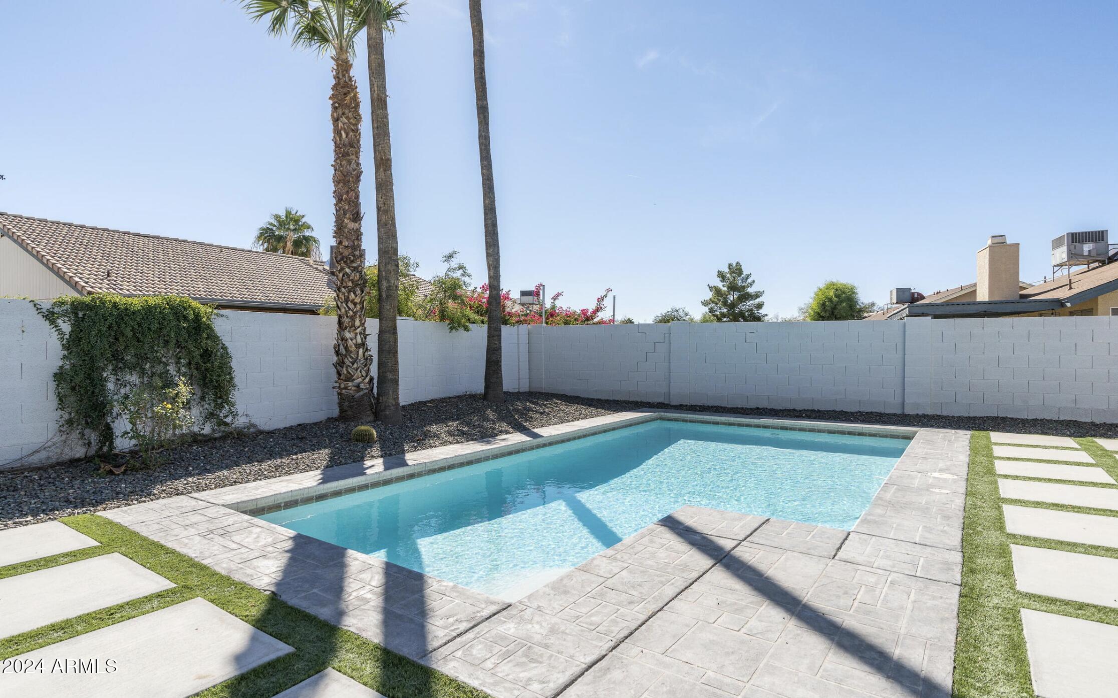 4833 W COMMONWEALTH Place