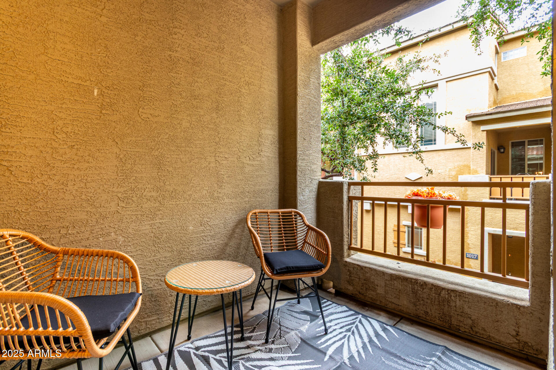 240 W JUNIPER Avenue 1010