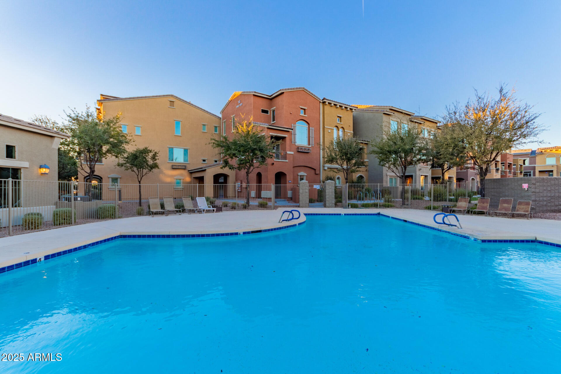 240 W JUNIPER Avenue 1010