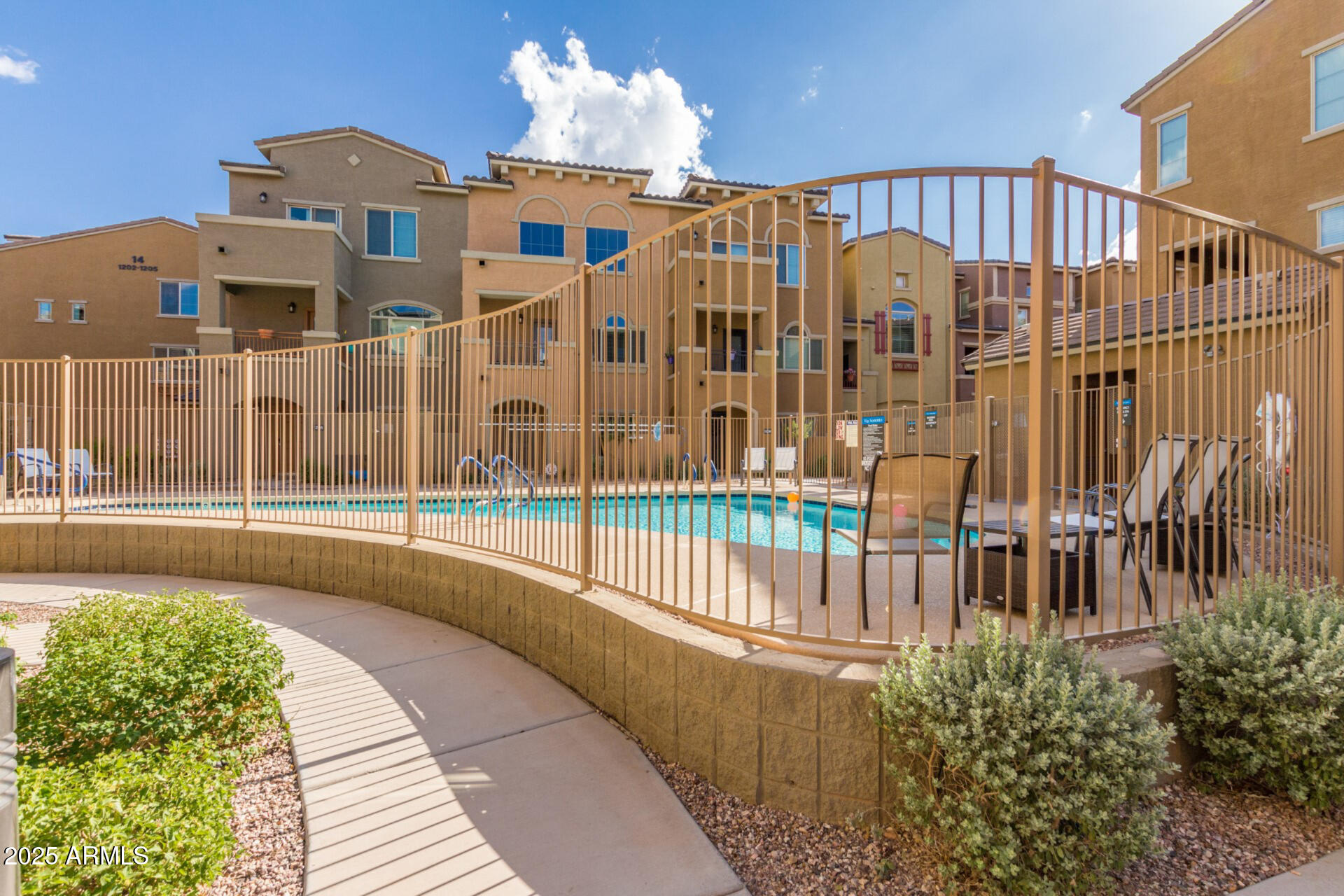 240 W JUNIPER Avenue 1010