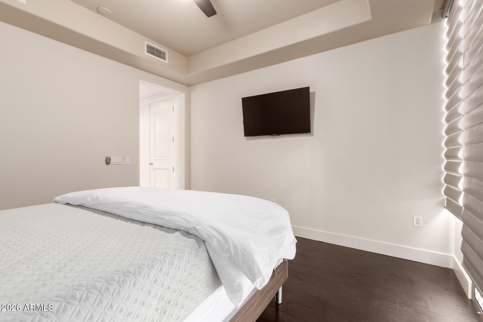 2211 E CAMELBACK Road 106