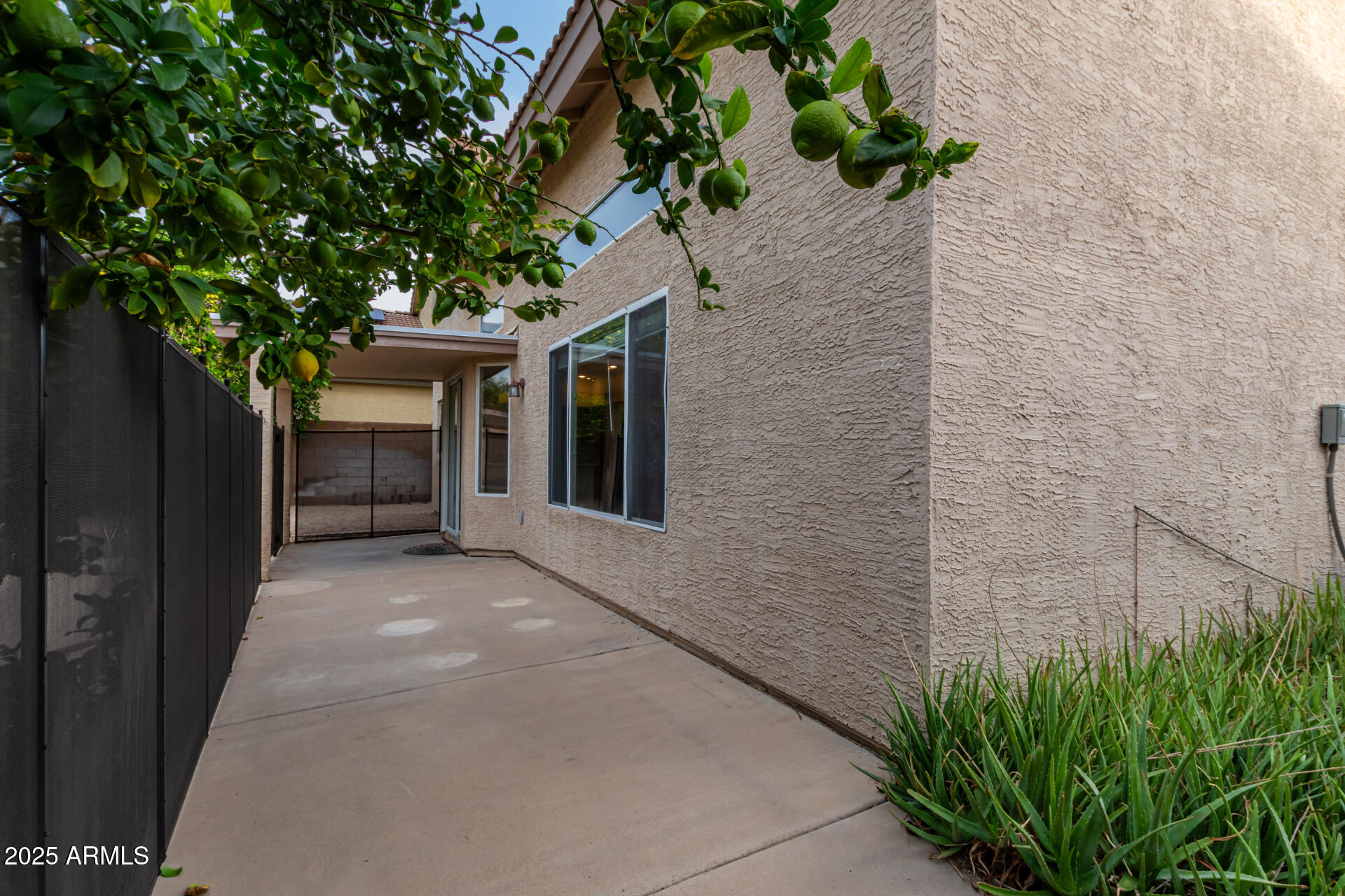 4522 E ROWEL Road
