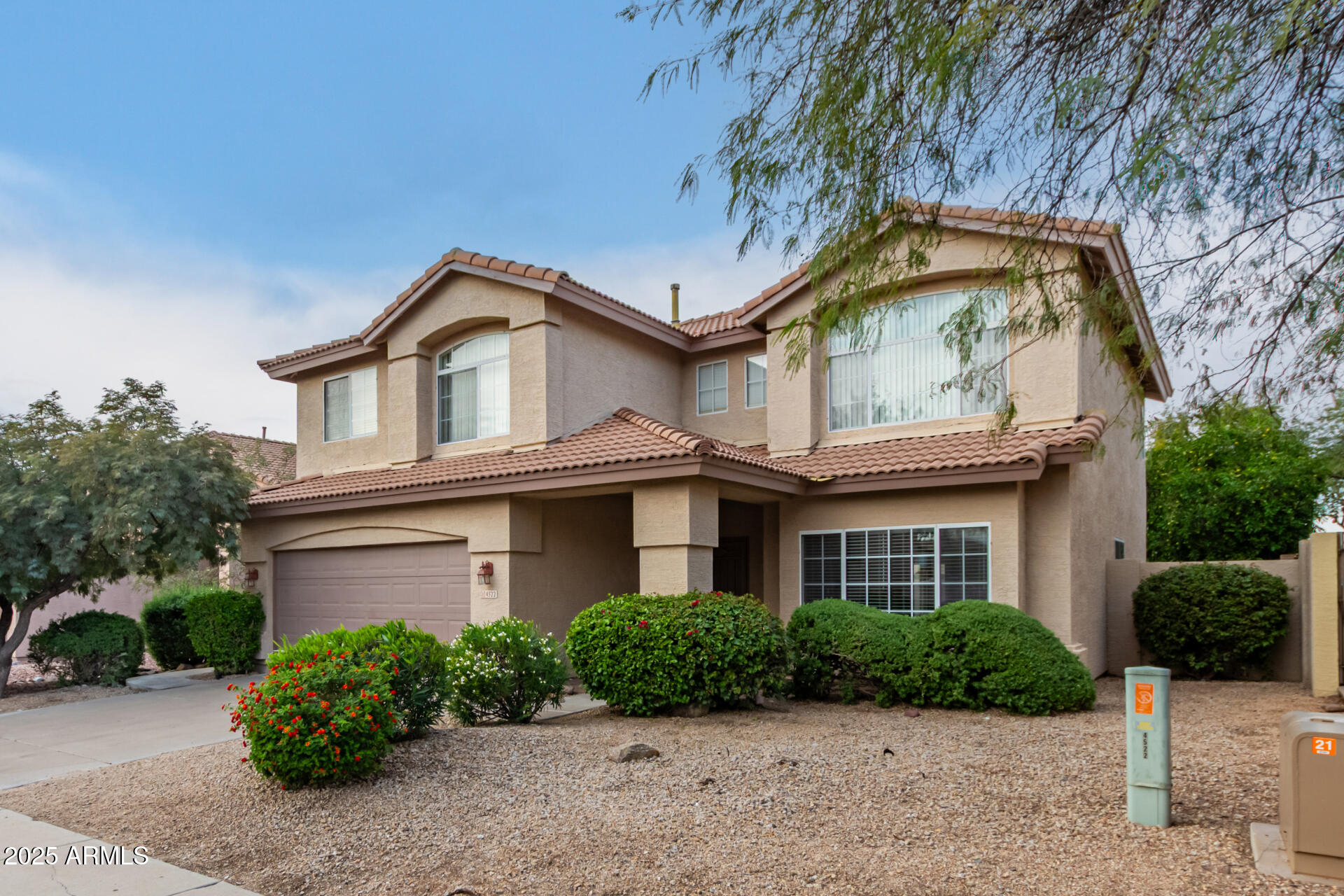 4522 E ROWEL Road