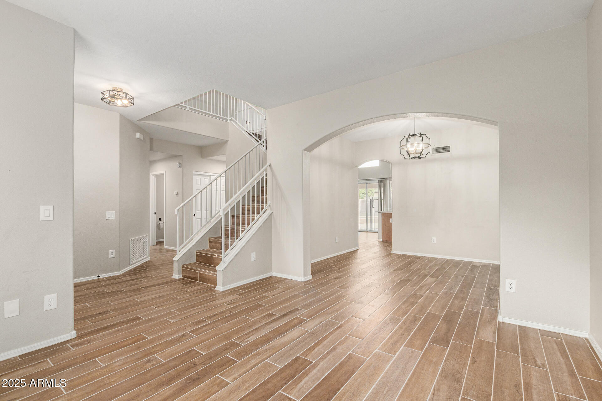 4522 E ROWEL Road