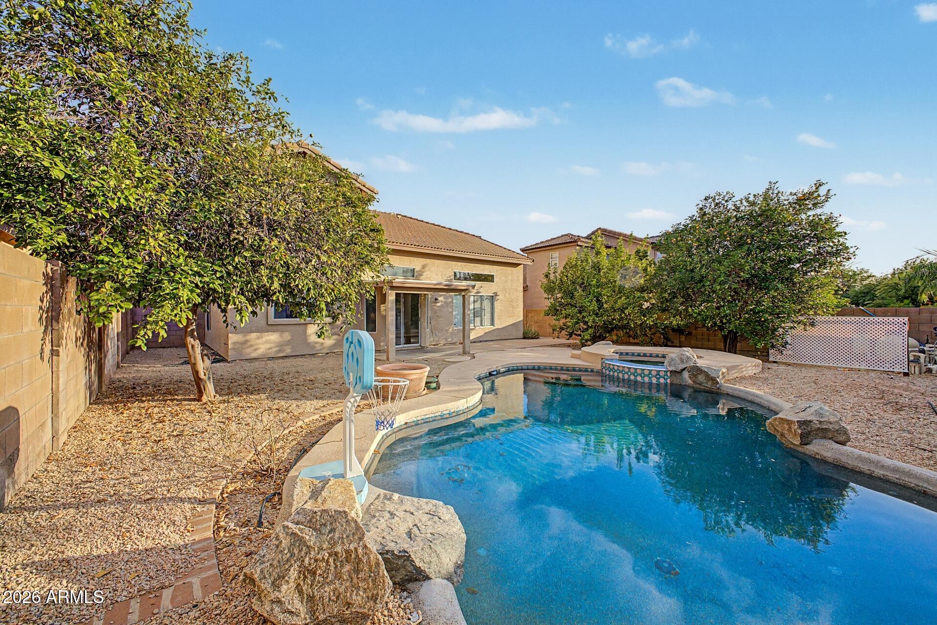 4522 E ROWEL Road
