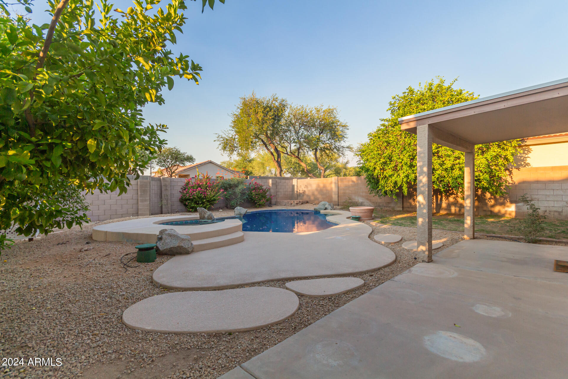 4522 E ROWEL Road